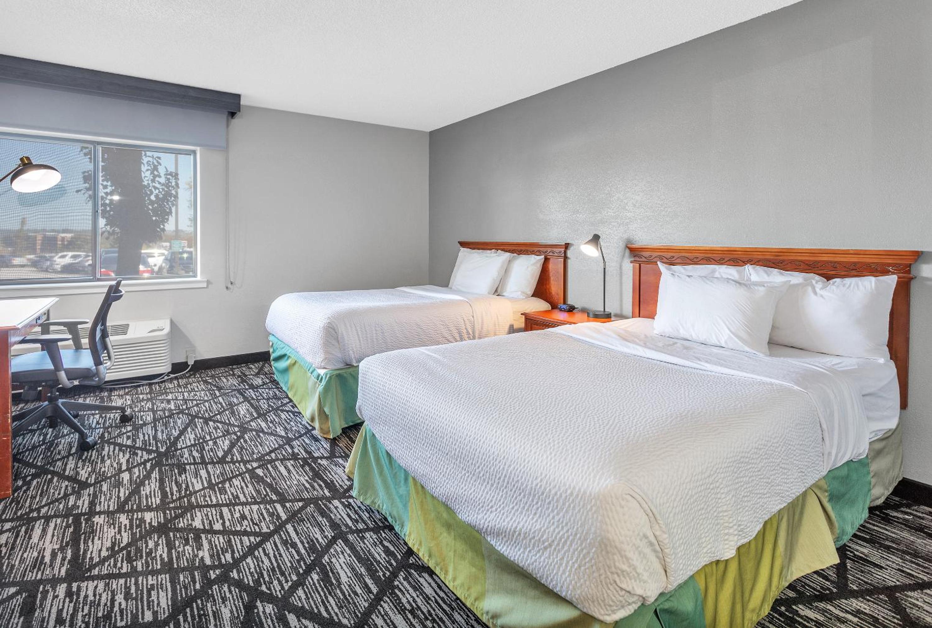 Deluxe Double Room with Two Double Beds - Photo 2