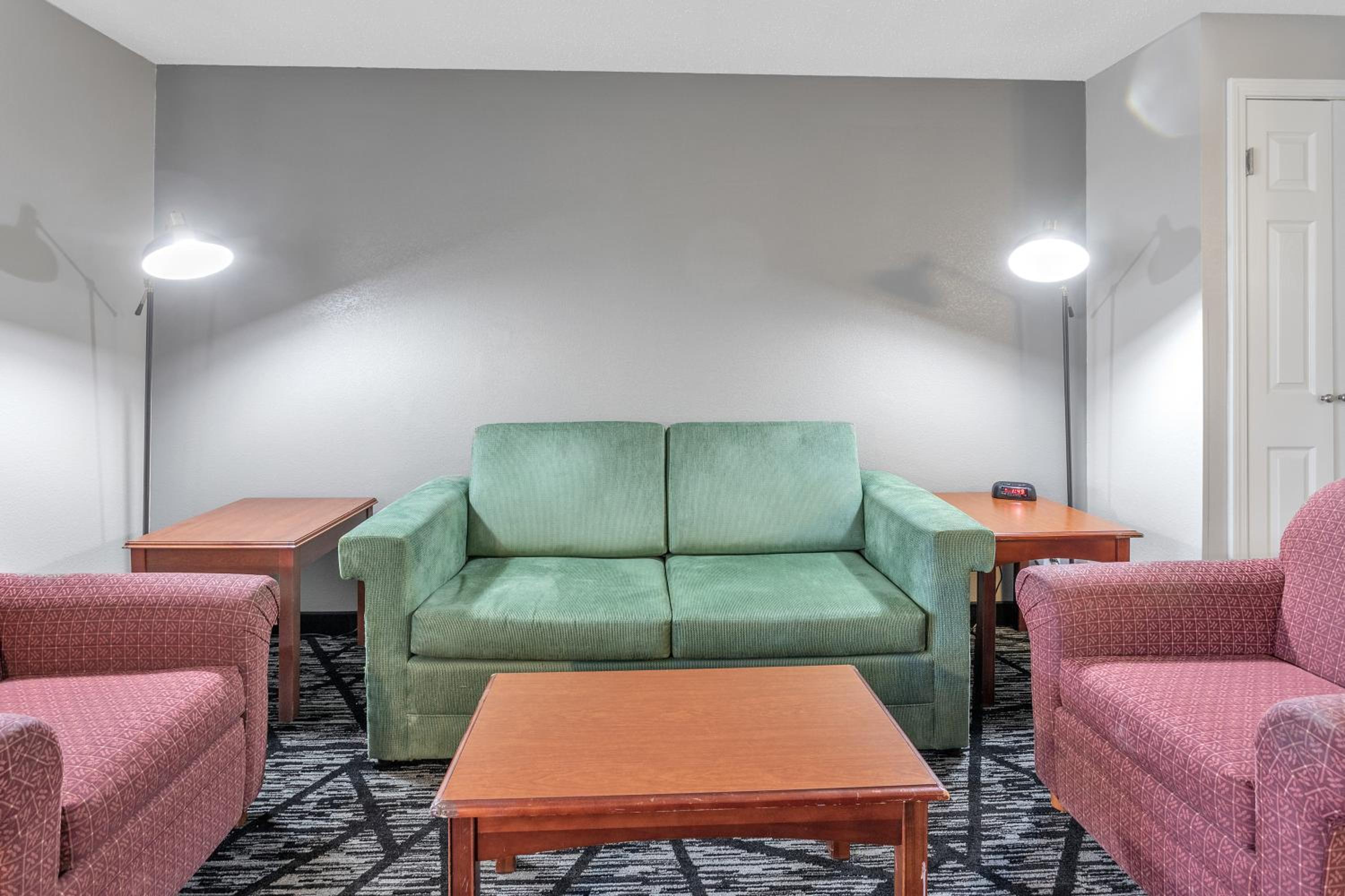Two-Room King Suite - Non-Smoking - Photo 5