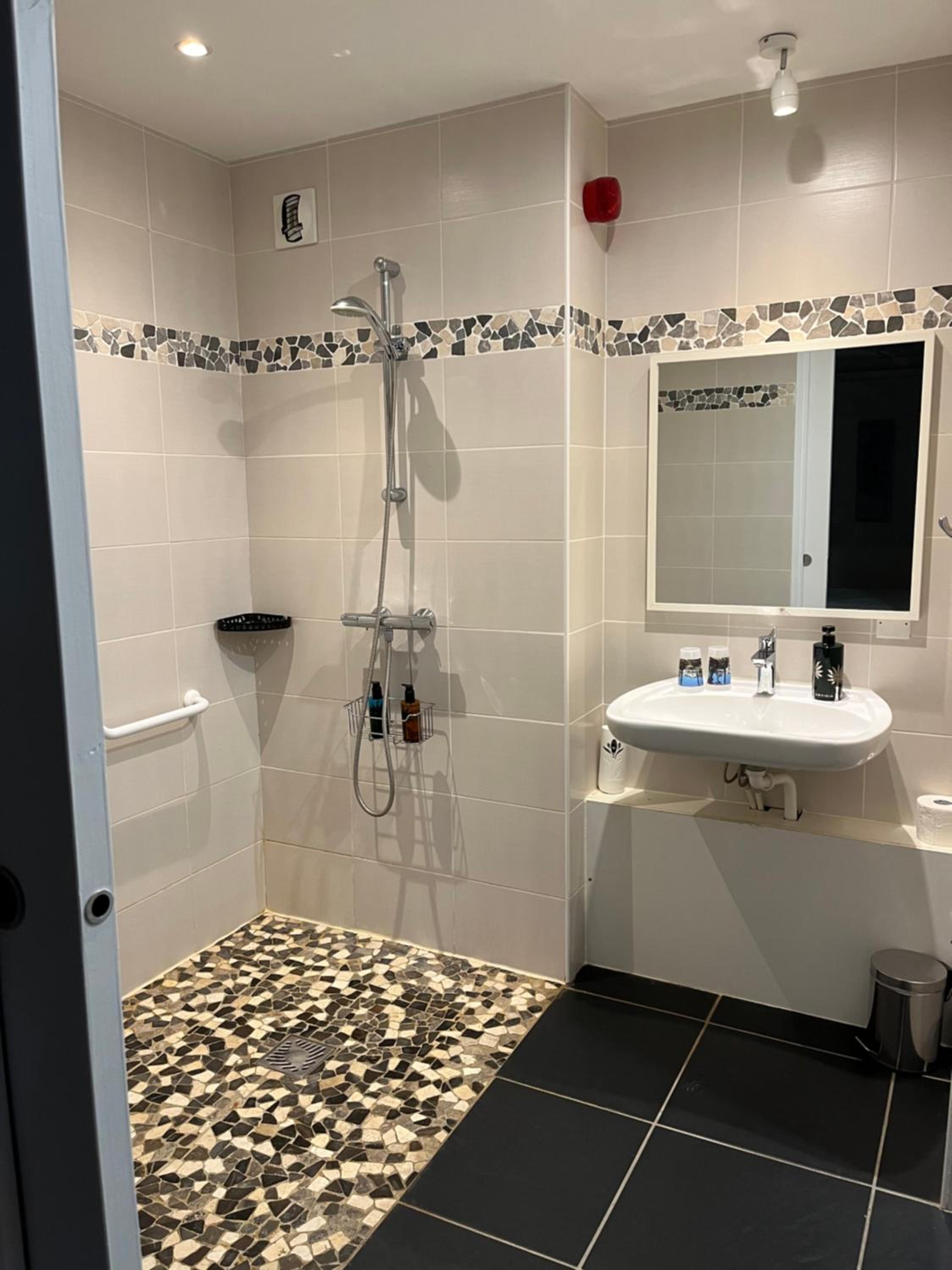Junior Suite - Disability Acces - Photo 3