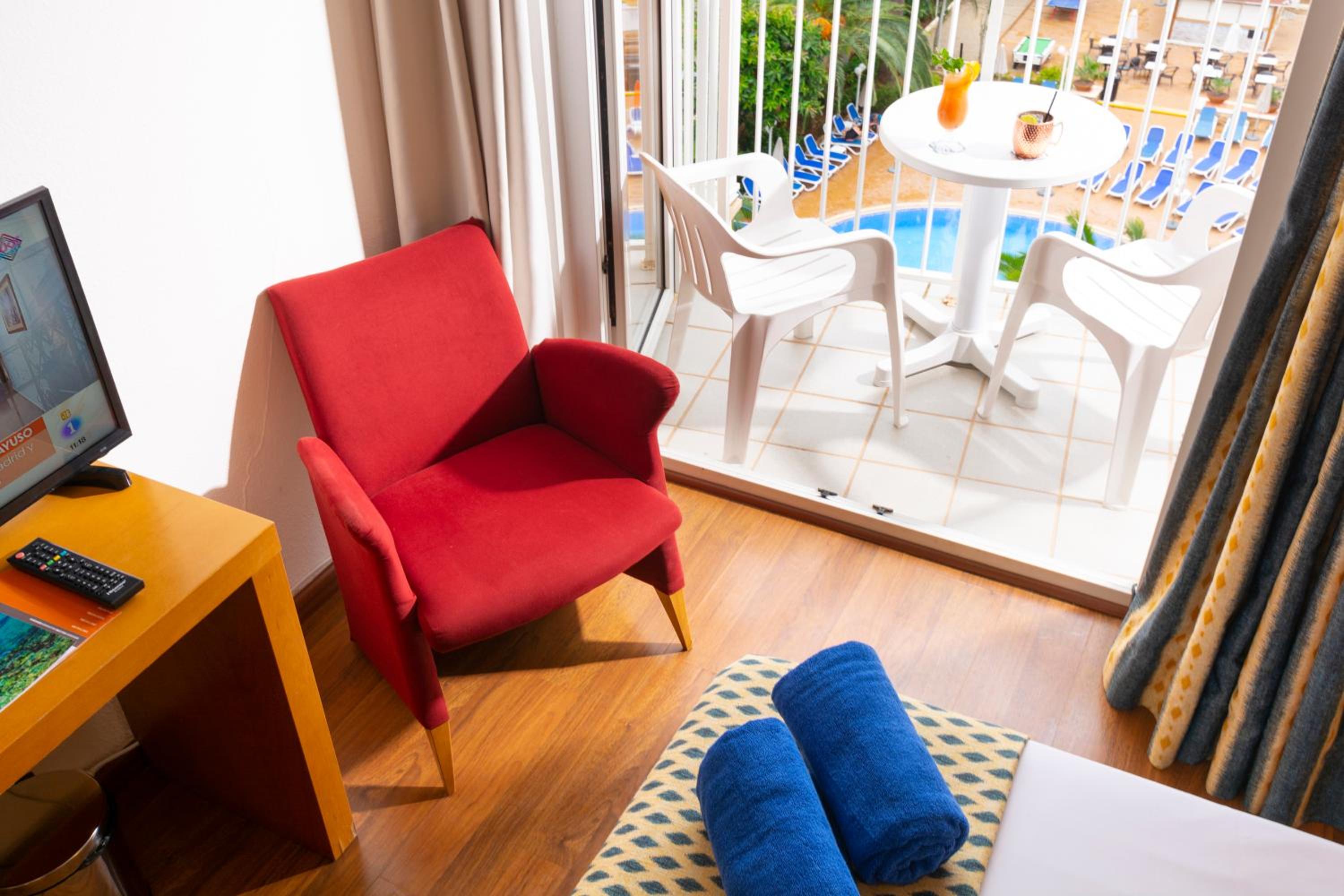 Double or Twin Room with Pool View - Unlimited Brunch
