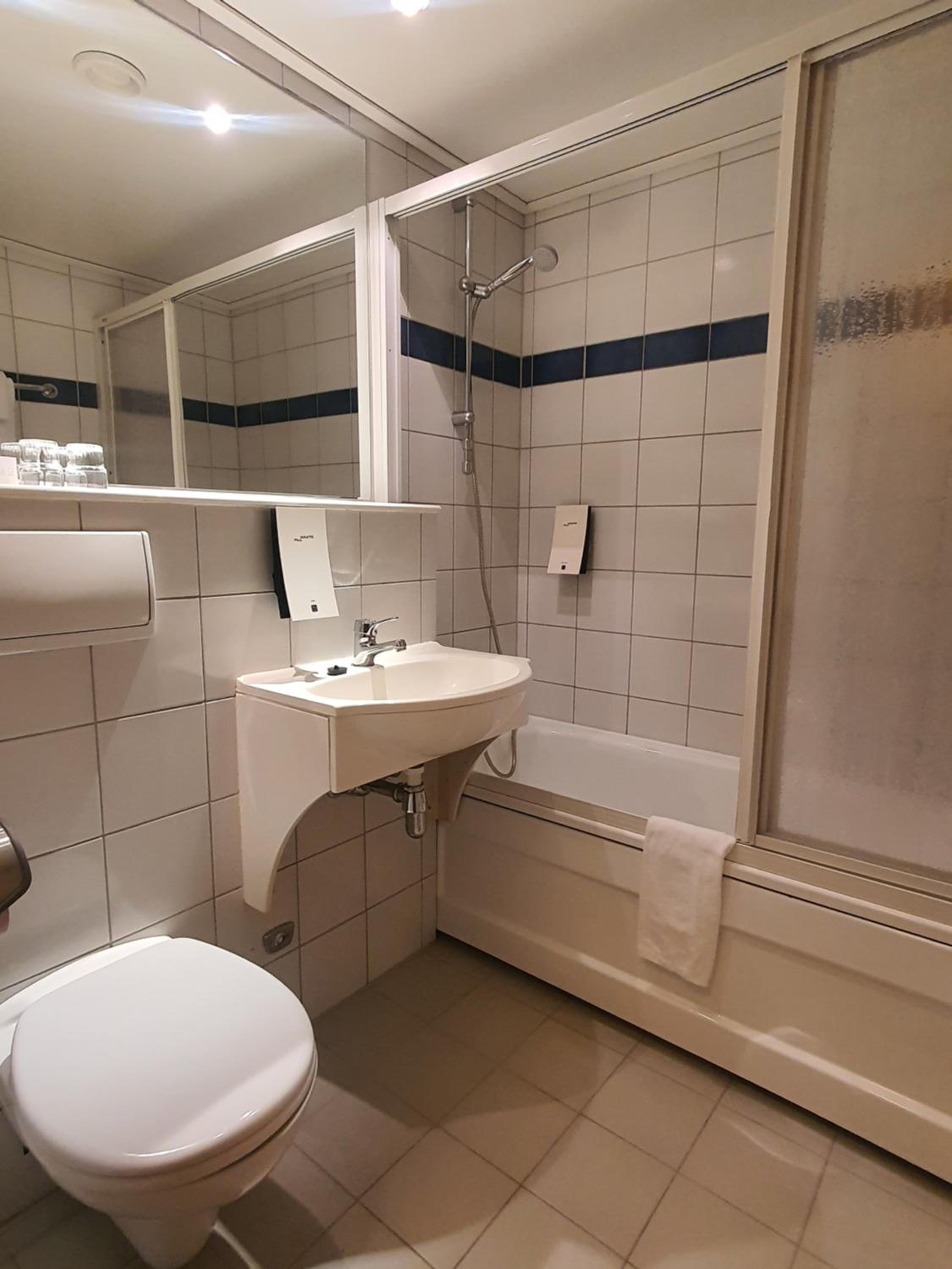 Suite - Photo 5