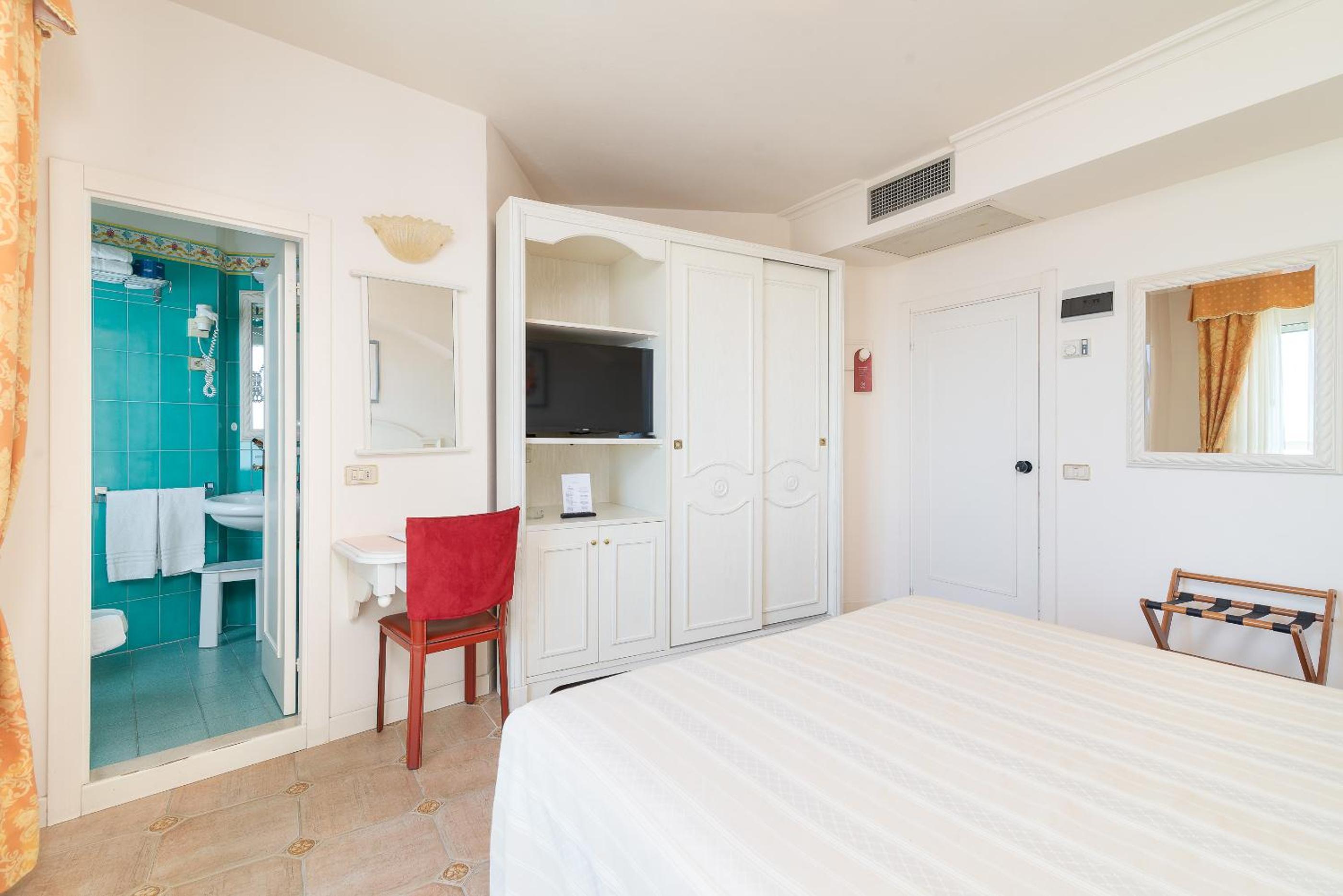 Superior Double or Twin Room - Photo 3