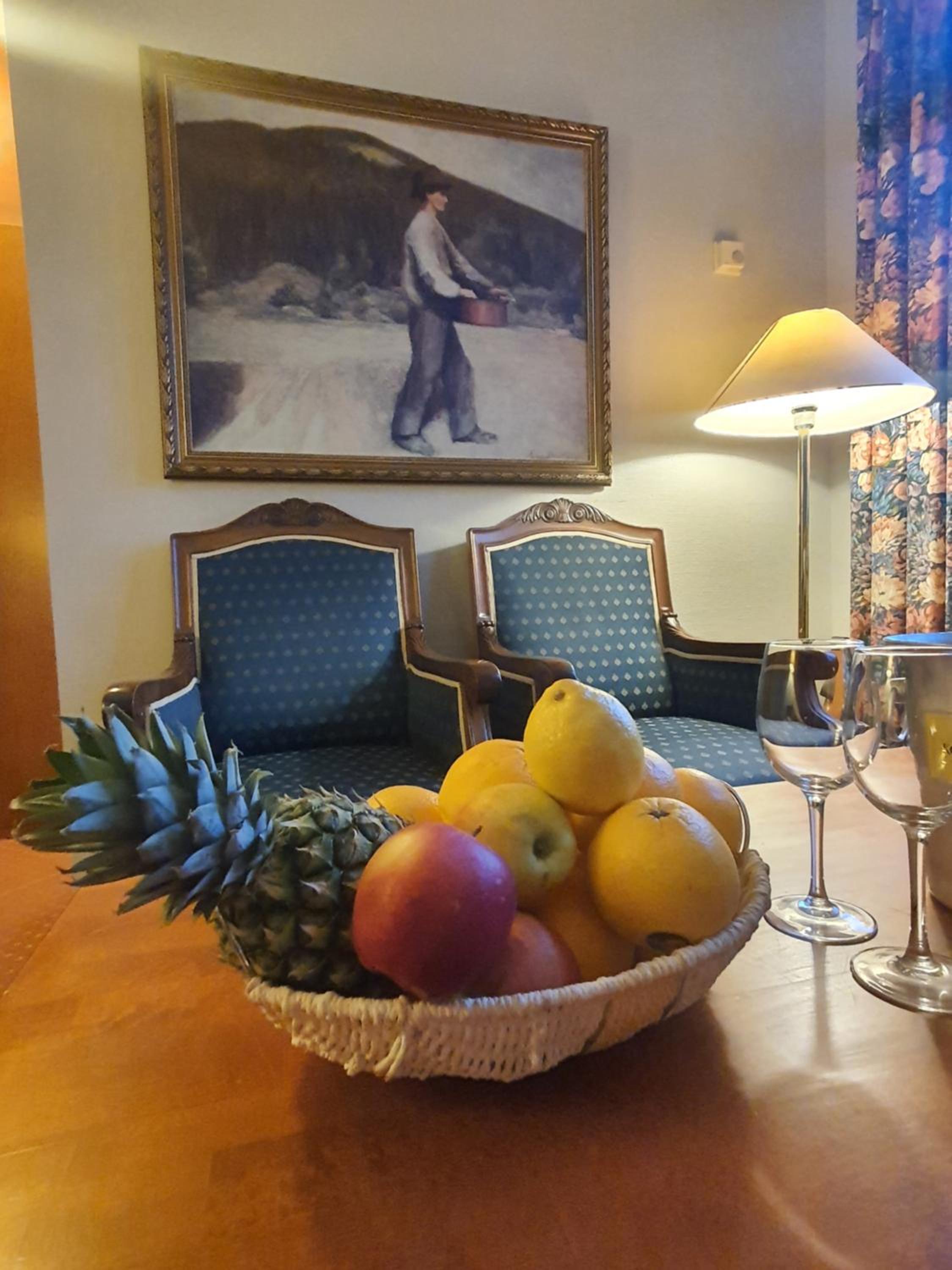 Suite - Photo 2