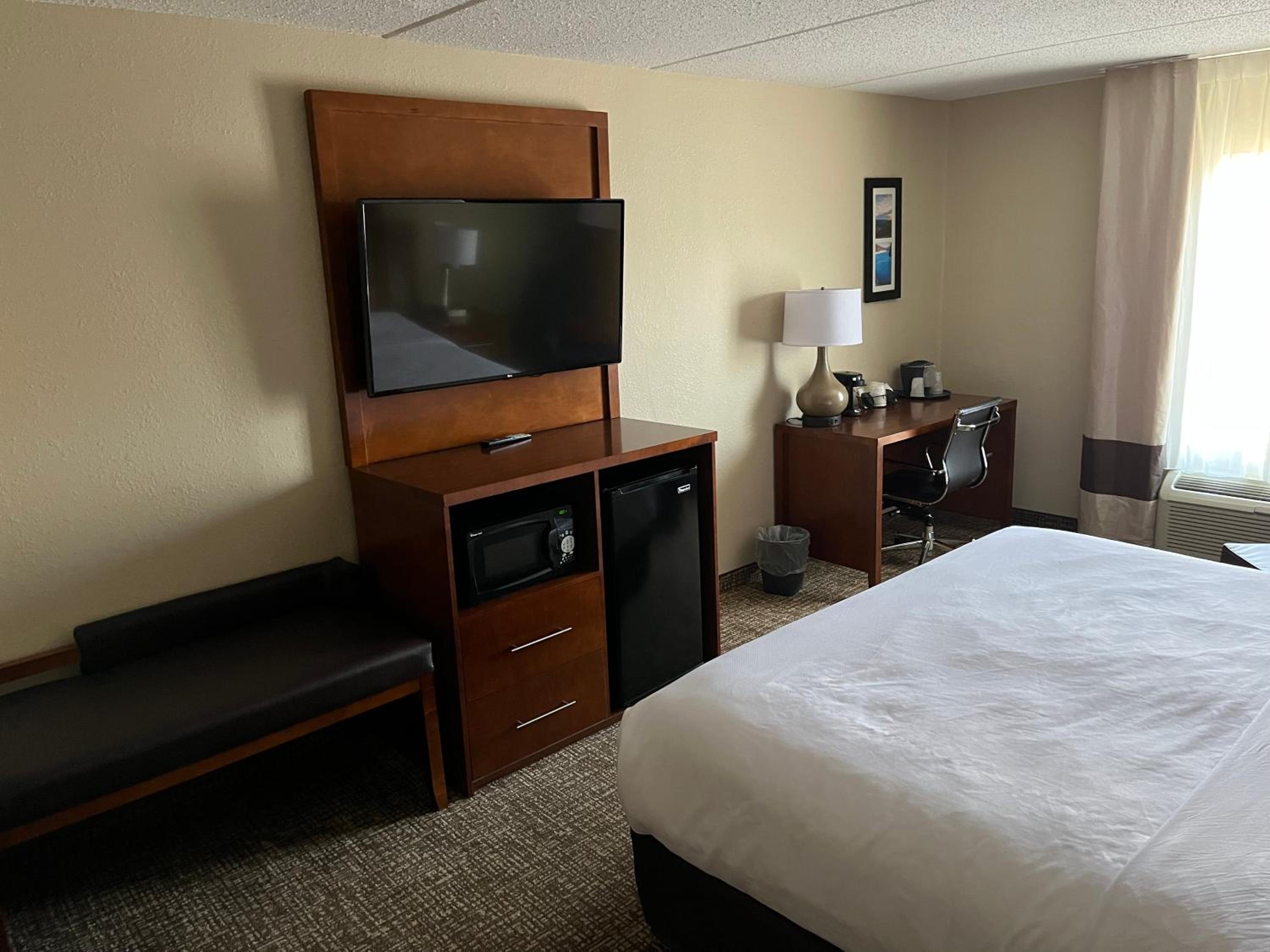 King Room - Non-Smoking - Photo 2