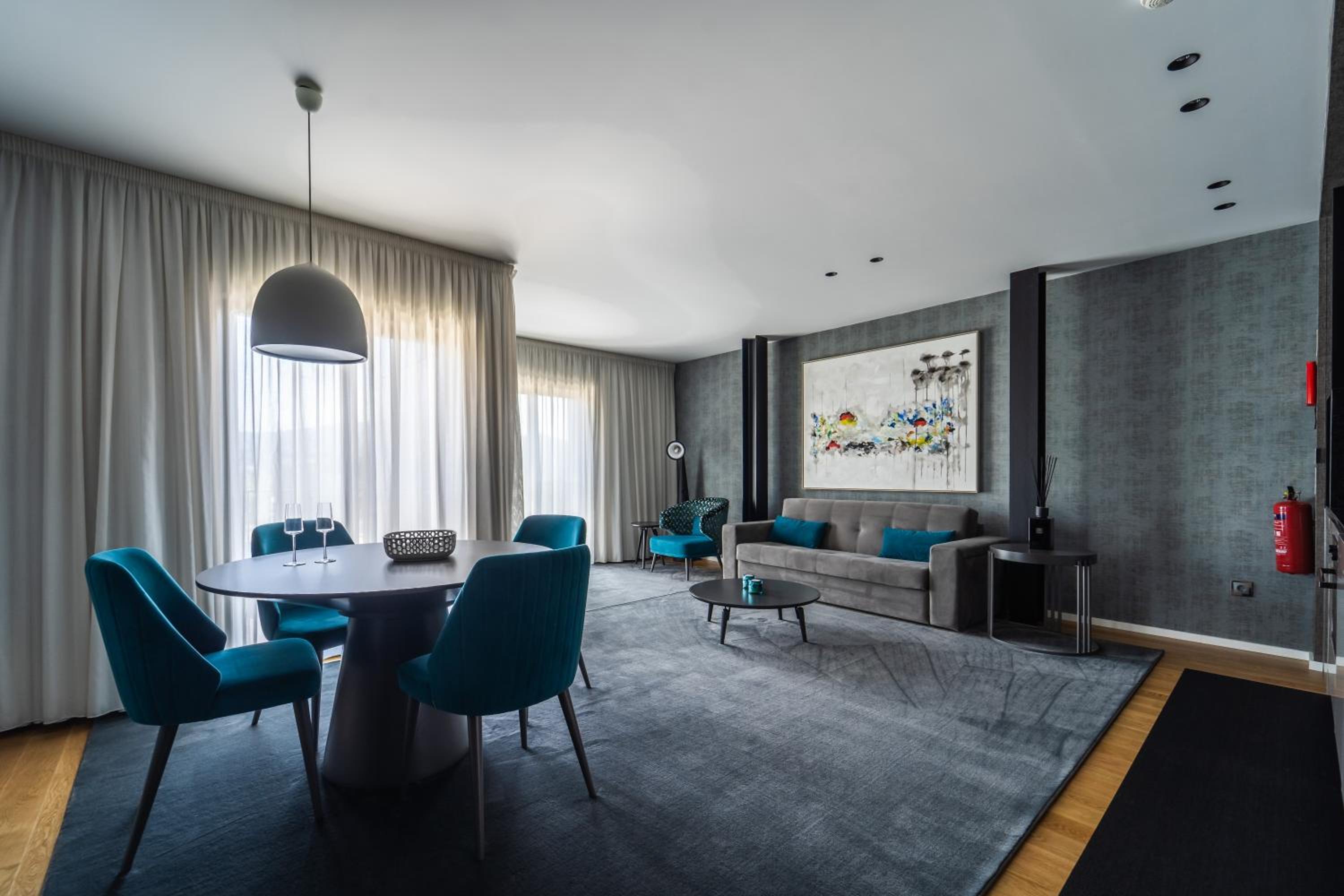 Apartment with Mountain View - Photo 4