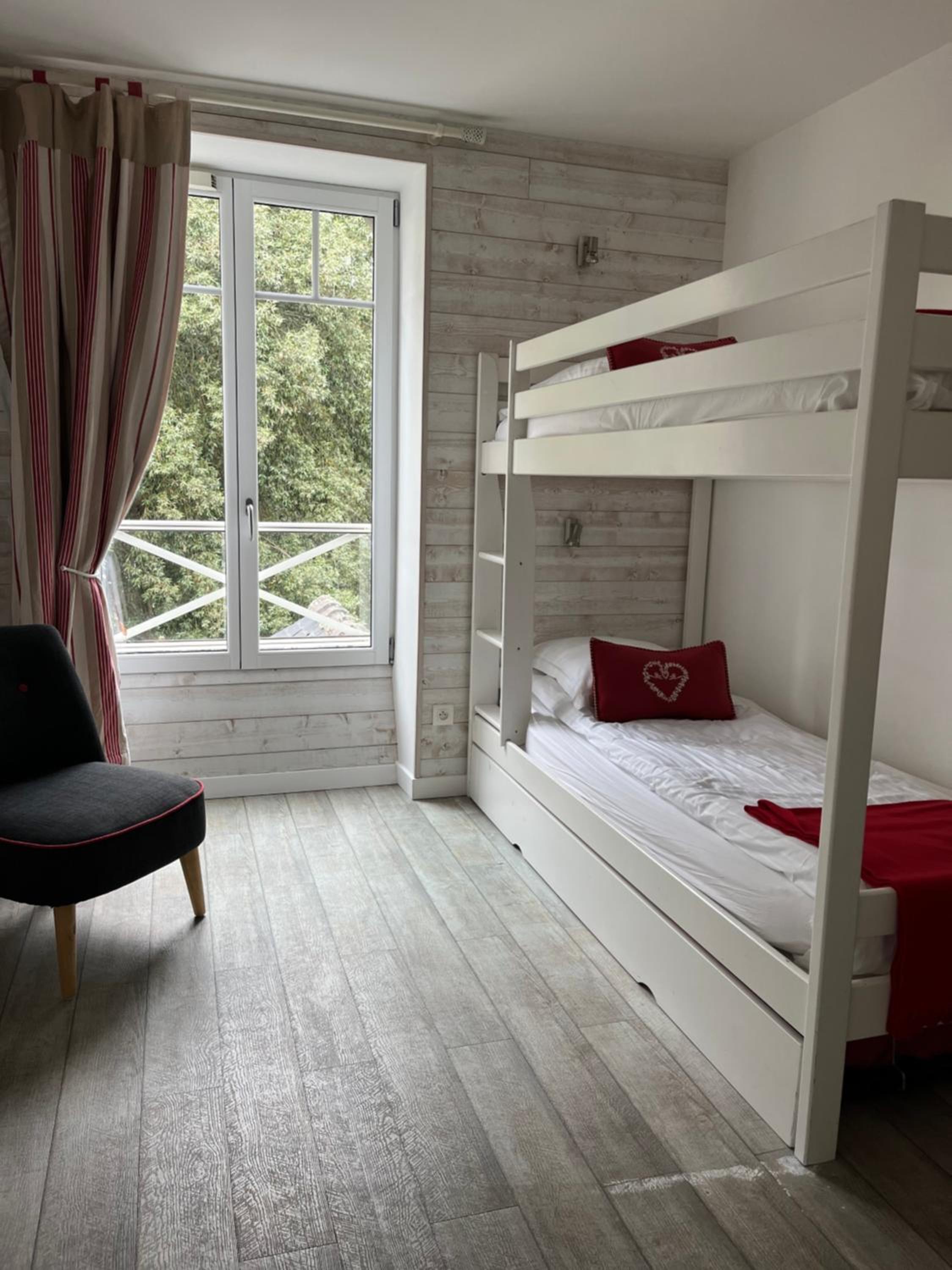 Two-Bedroom Apartment (2 Adults + 2 Children) with Terrace Sea View - Photo 2
