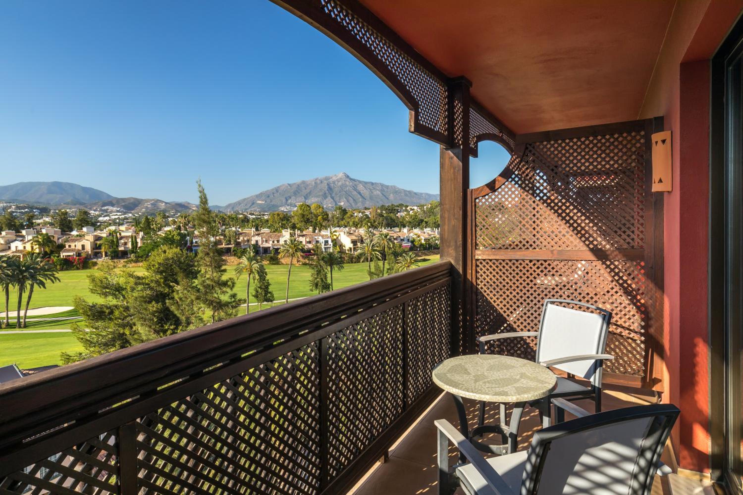 Superior Double or Twin room with Golf View photo 2