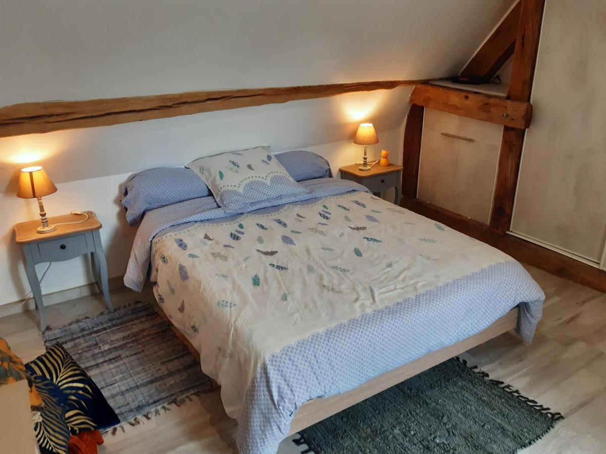 Standard Double Room with Shared Bathroom photo 3