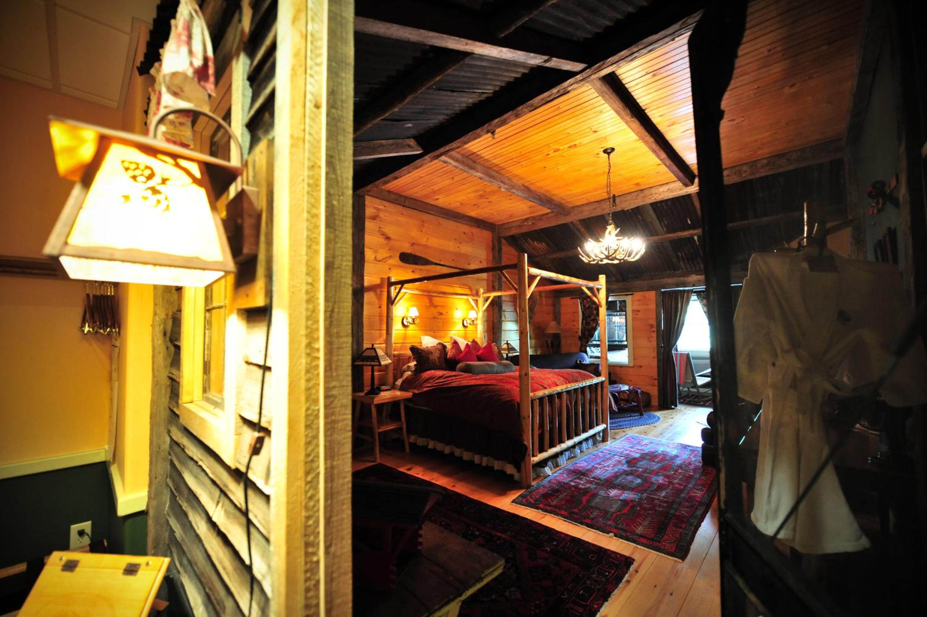 Deluxe King Suite photo 1