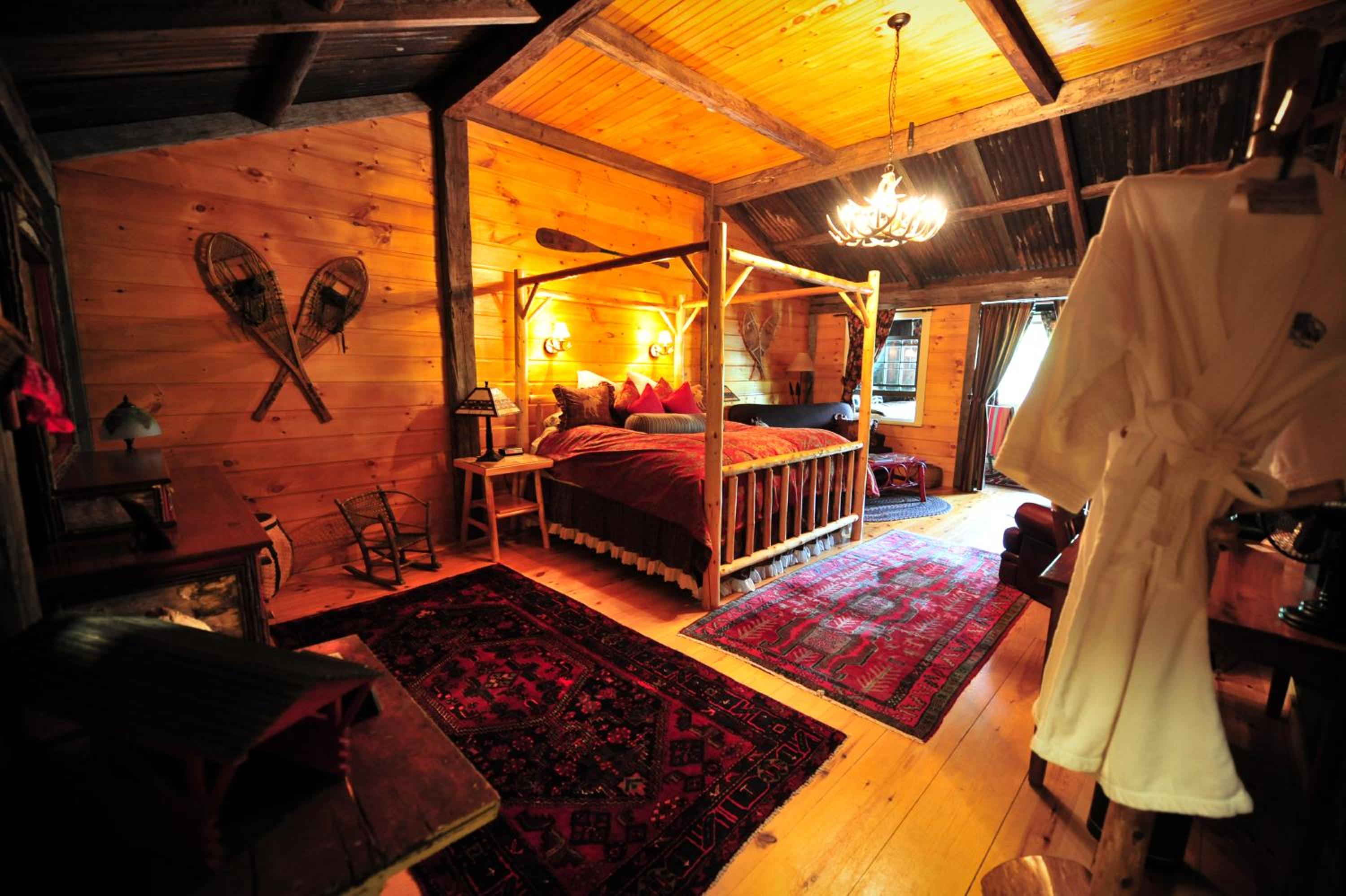 Deluxe King Suite photo 3