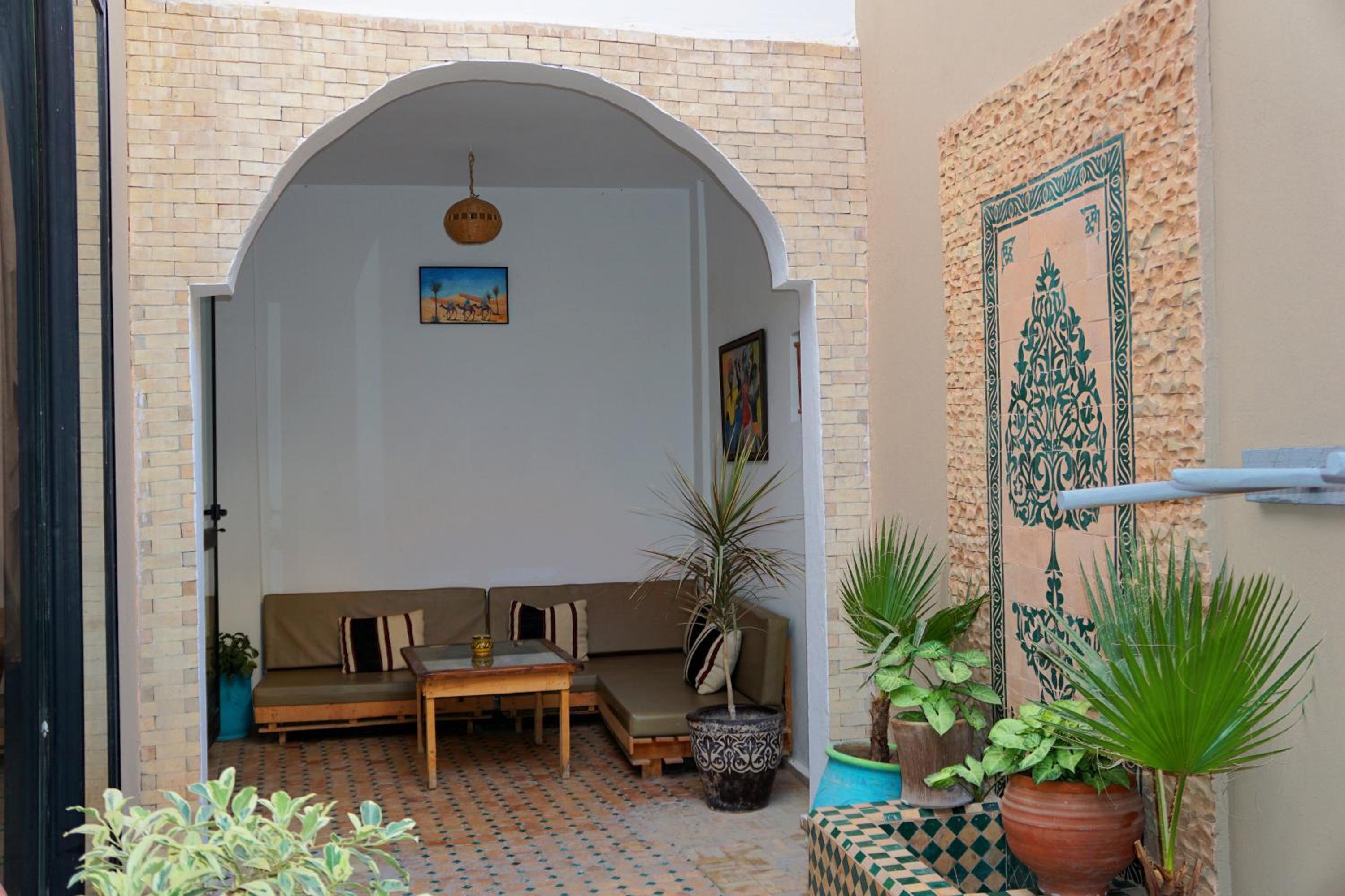 Seven-Bedroom House photo 2