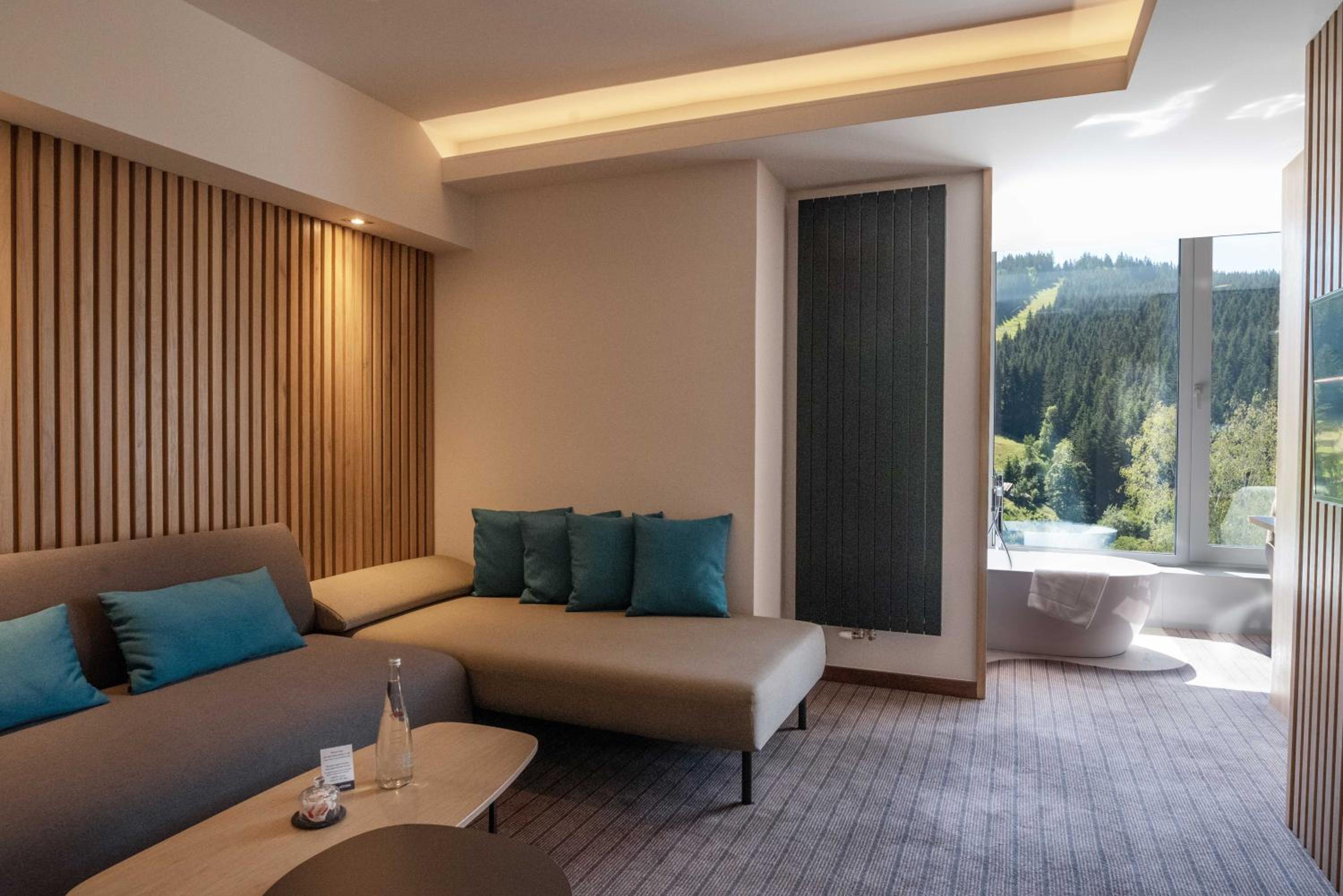 Deluxe Double Room with Balcony photo 3