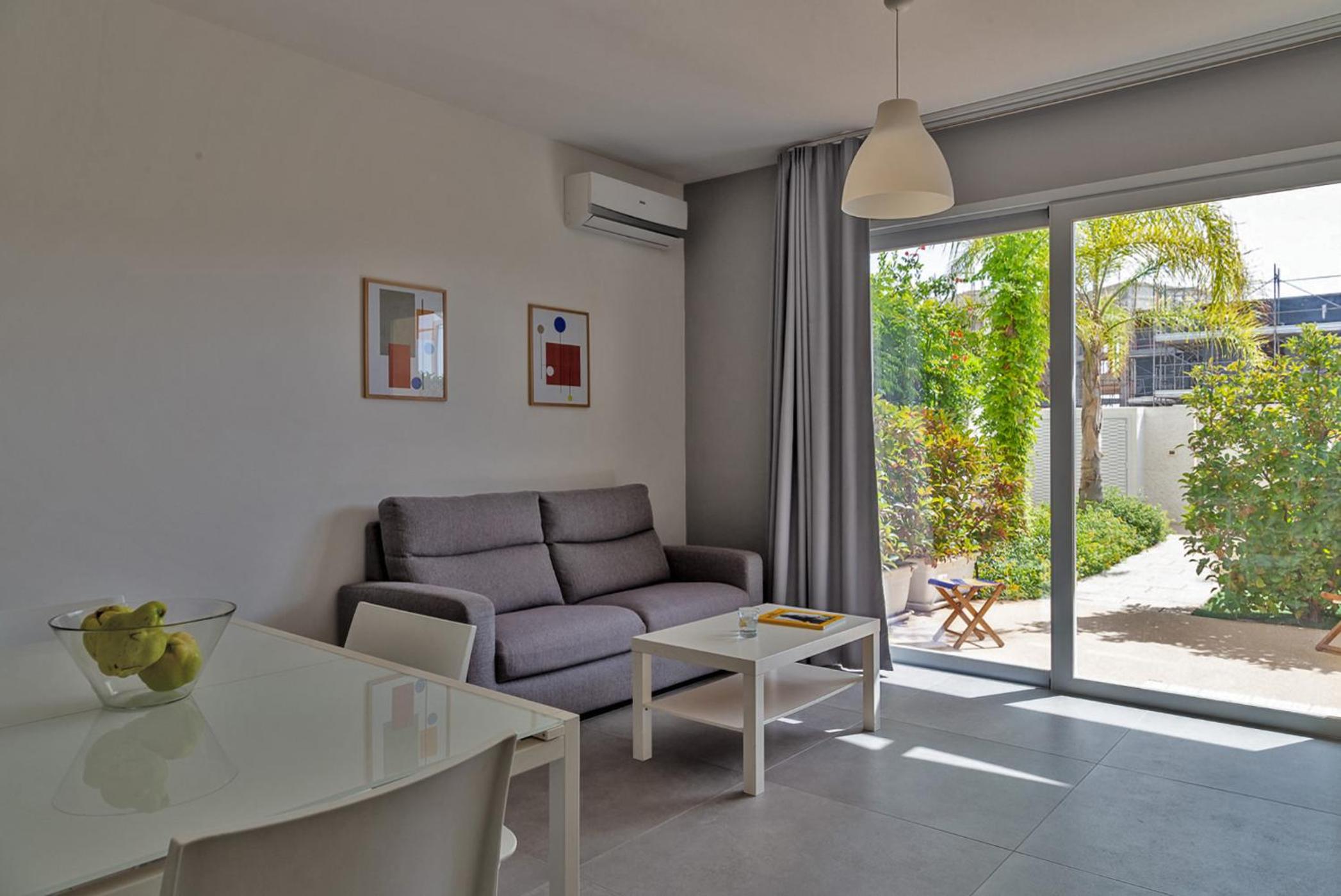 Apartment with Garden View