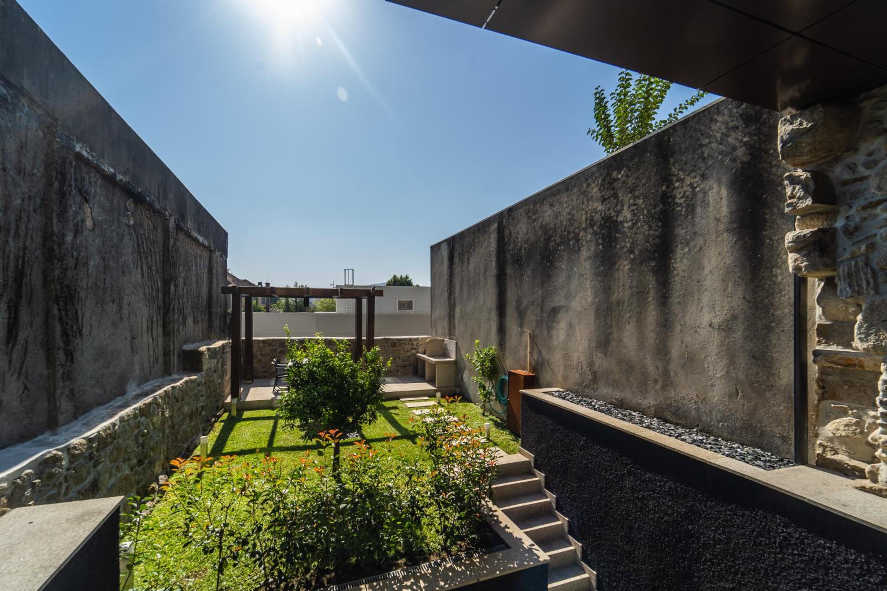 Apartment With Garden View - Photo 5