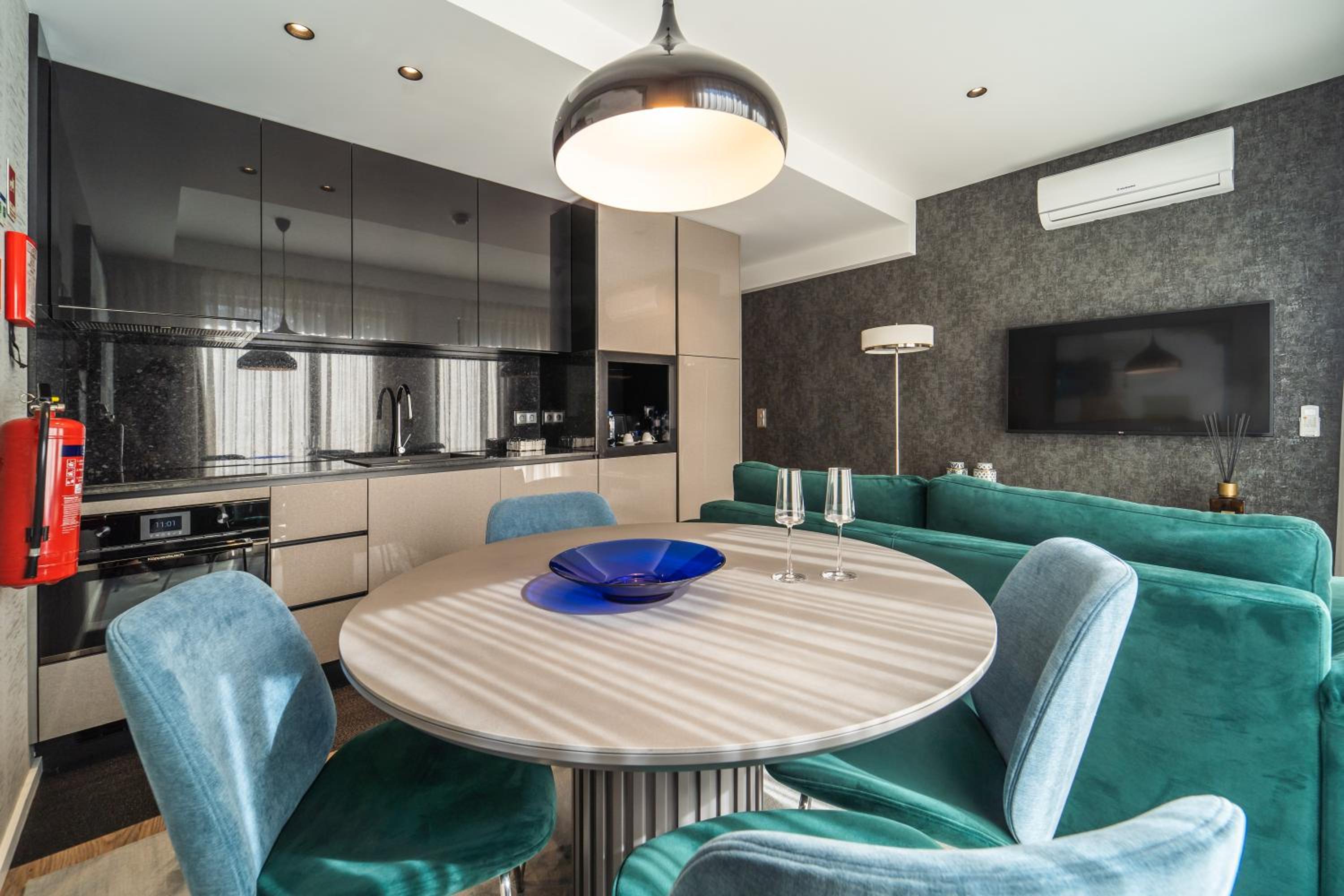 Apartment with Terrace photo 2