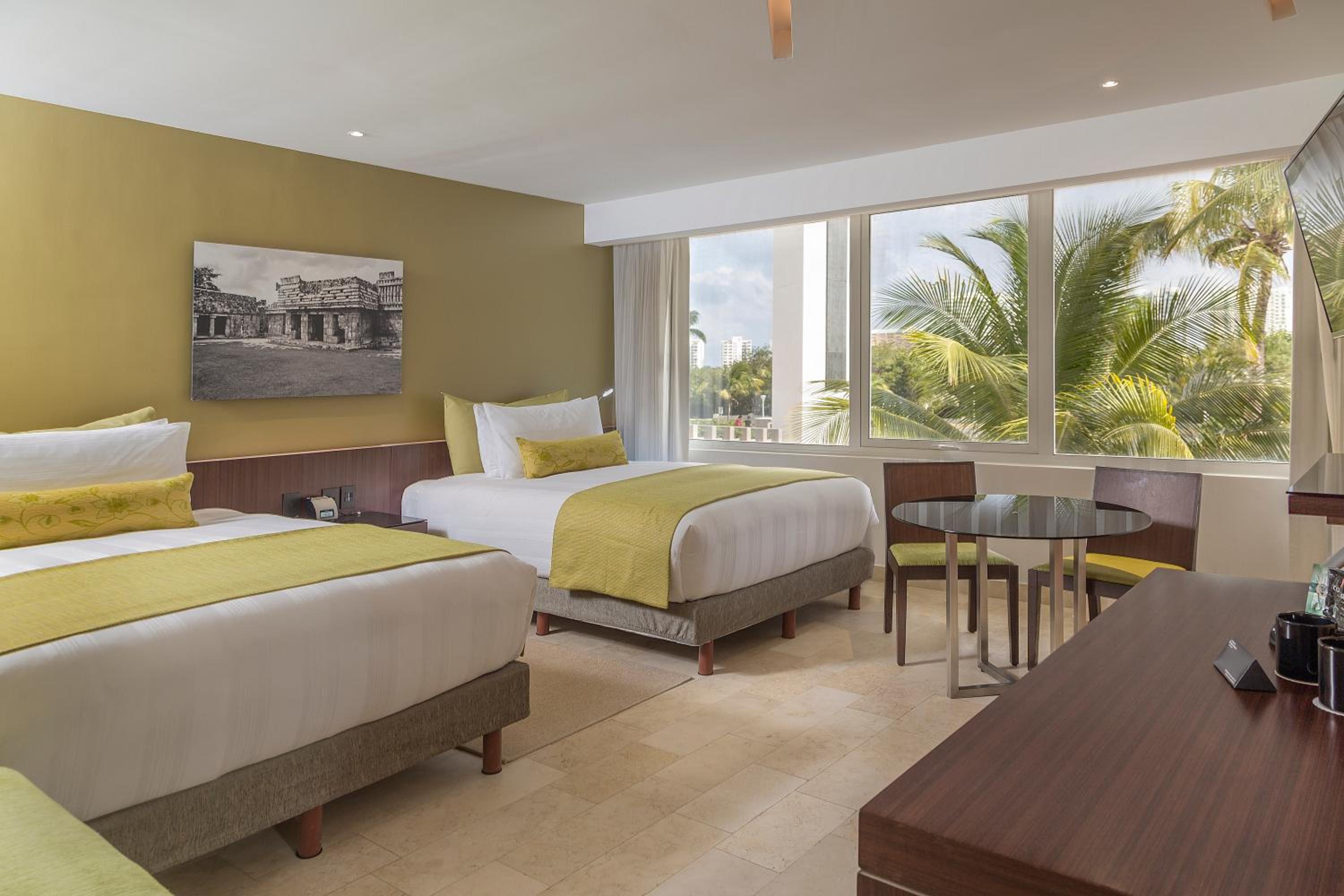 Classic Queen Room with Two Queen Beds - Photo 9