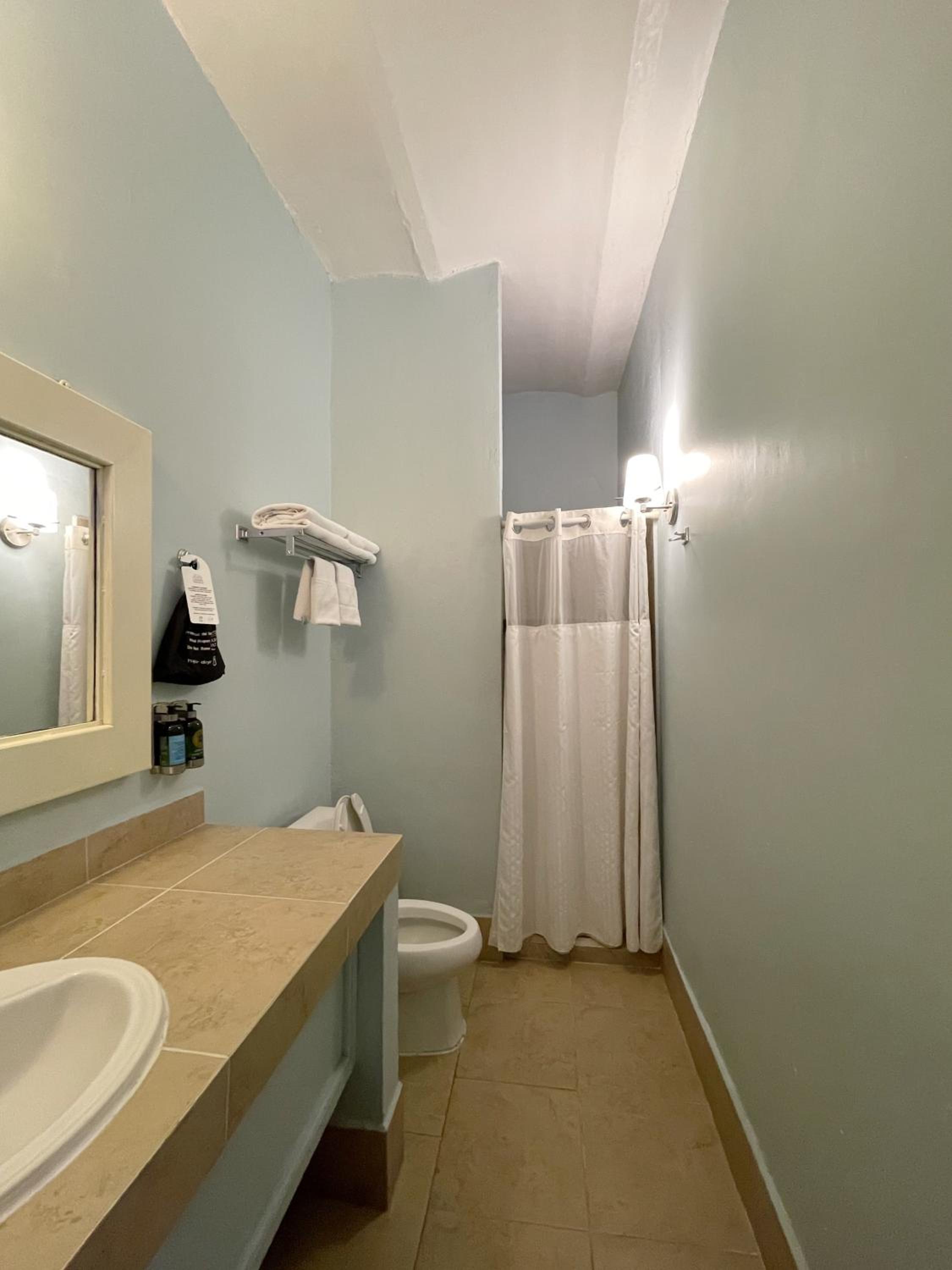Standard Room - Photo 9