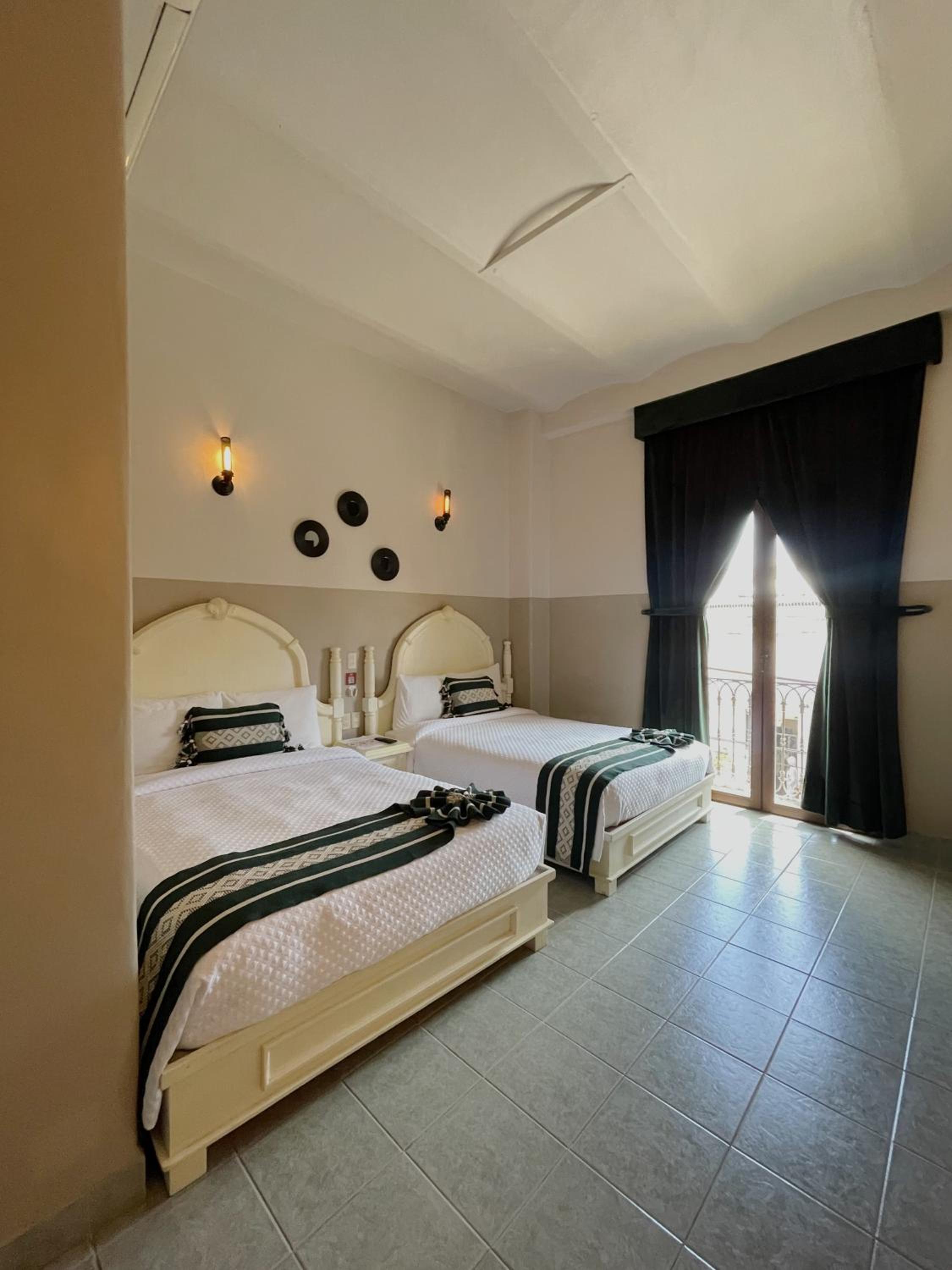 Deluxe Double Room with Balcony - Photo 14