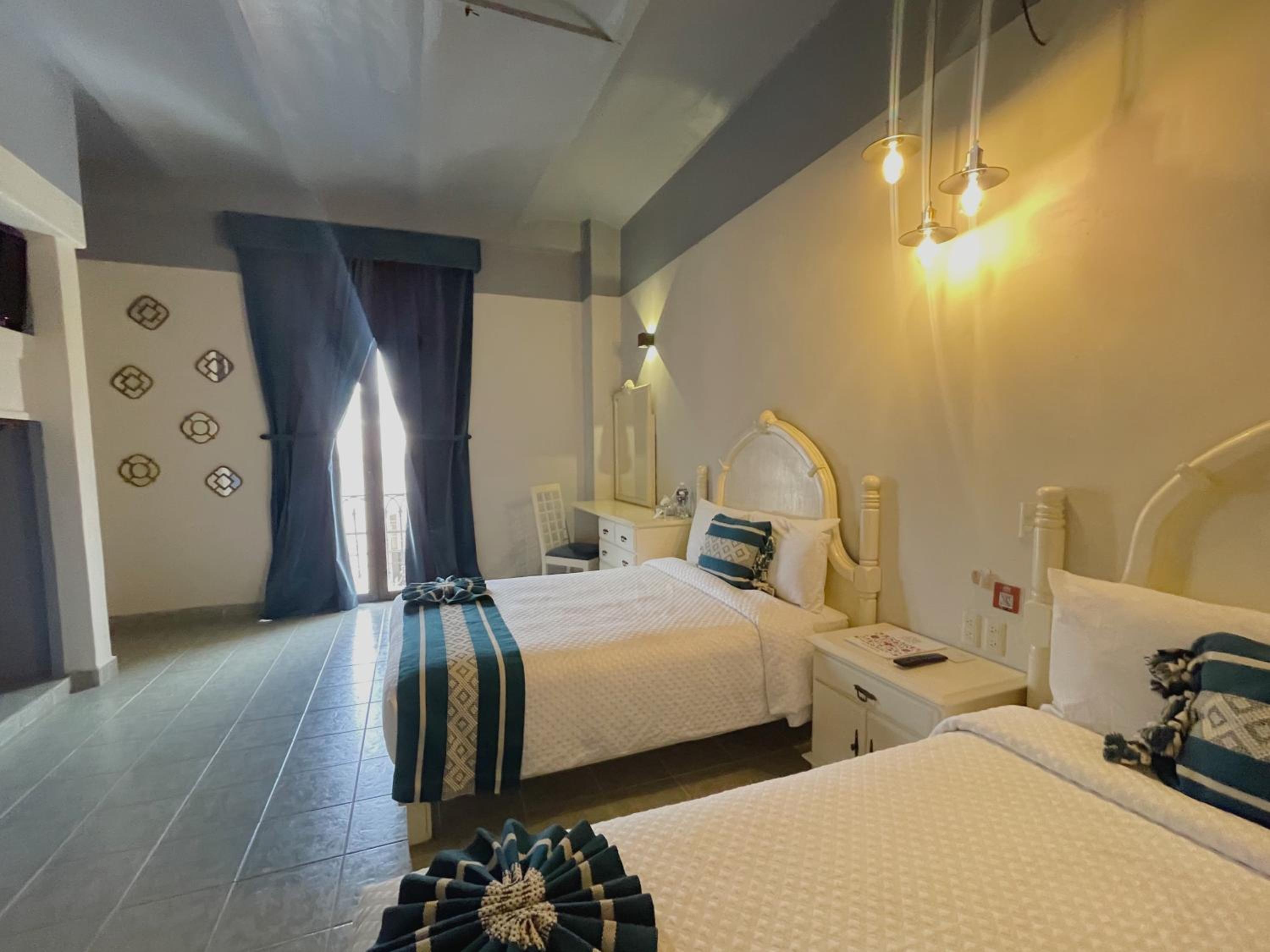 Deluxe Double Room with Balcony - Photo 9