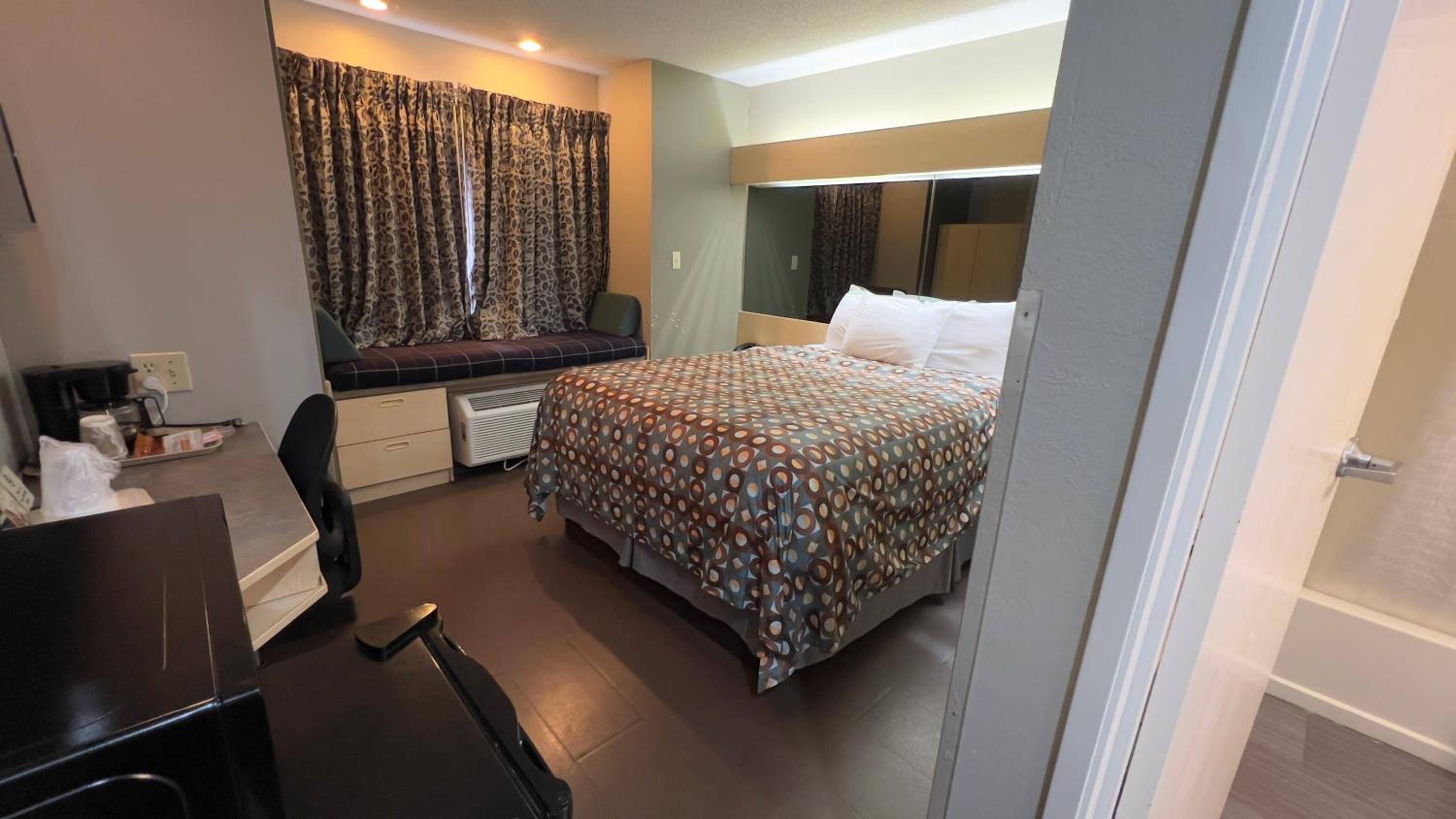 Queen Room - Photo 1