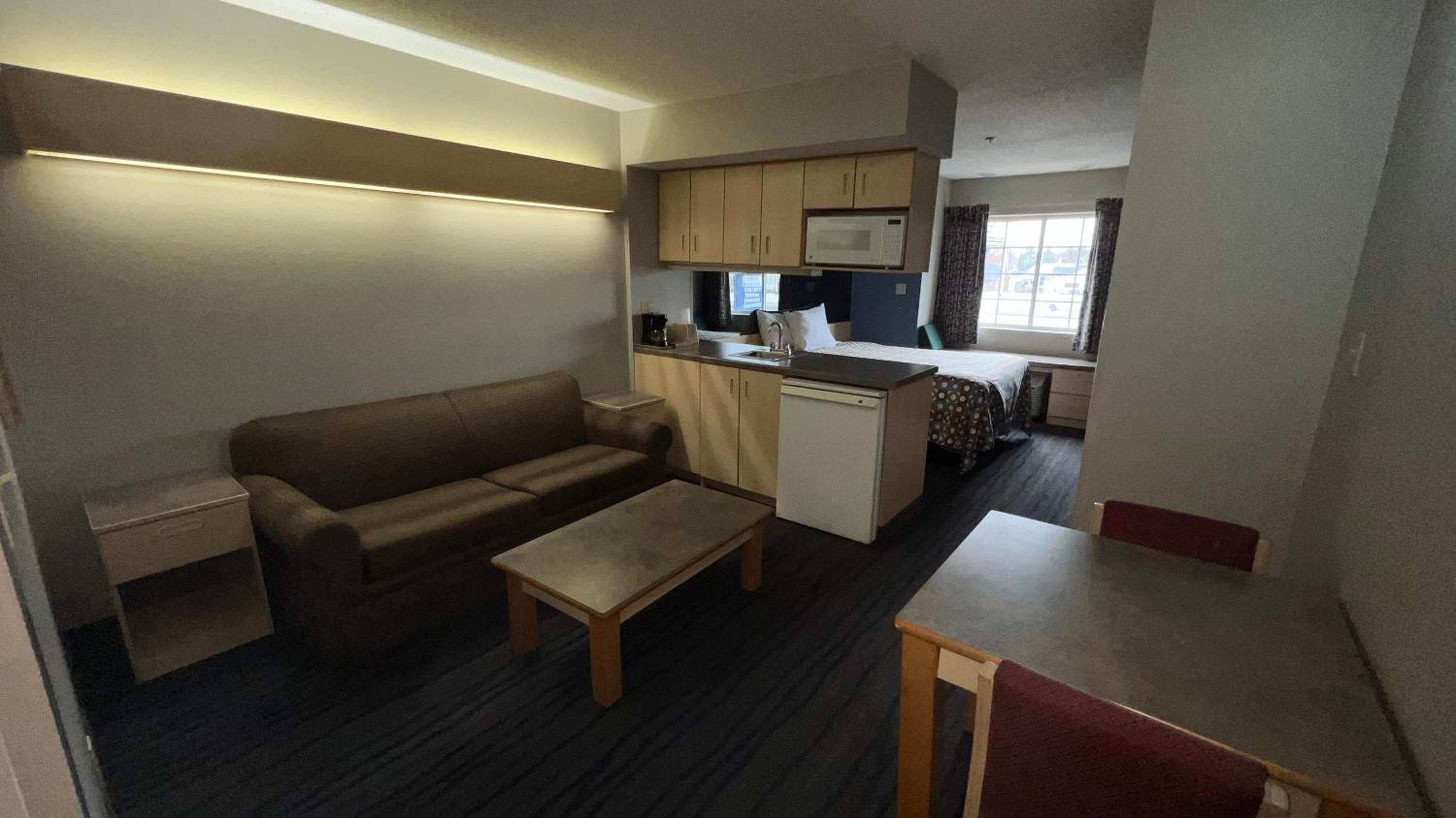 Queen Suite - Photo 4