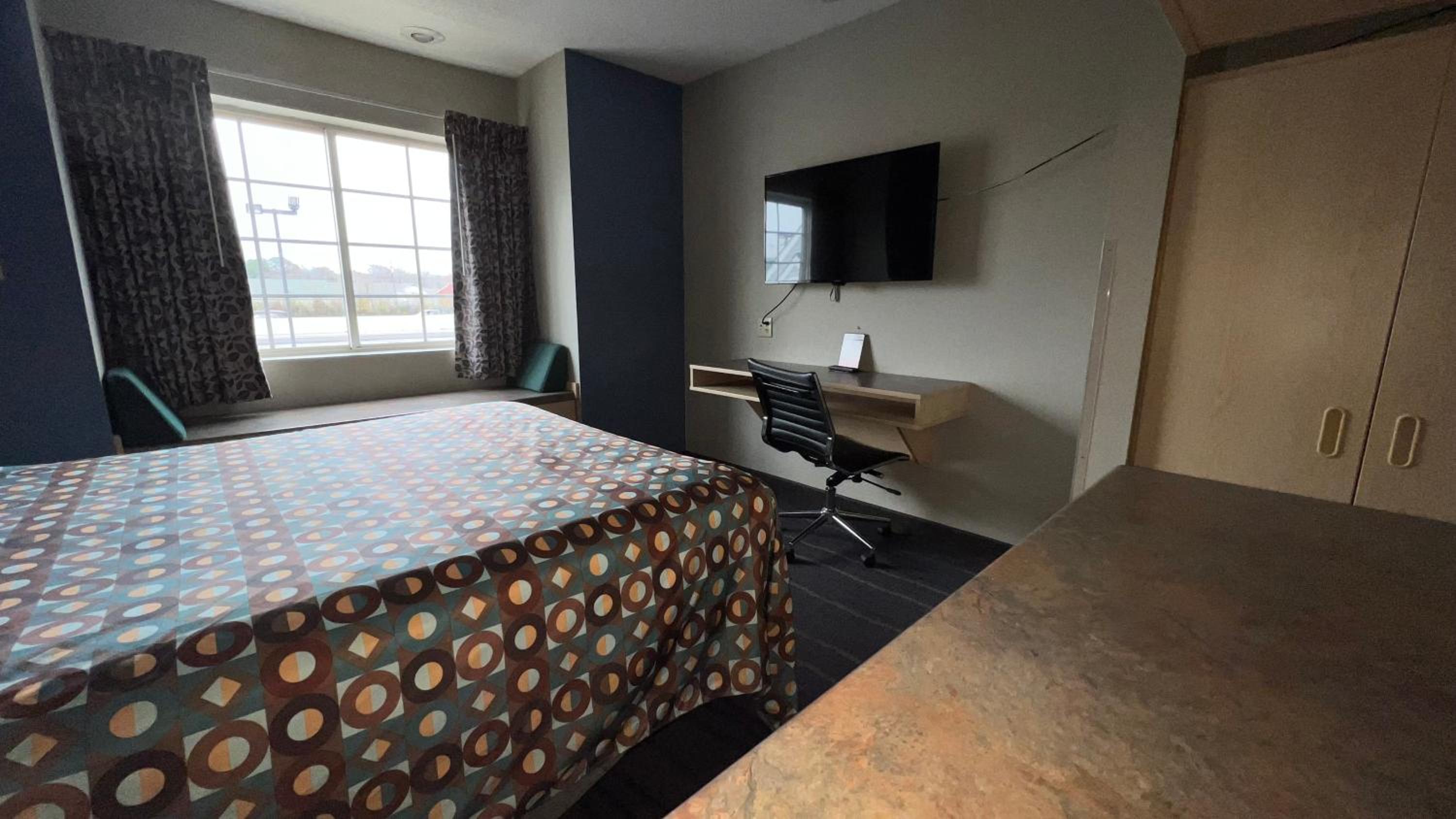 Queen Suite - Photo 3