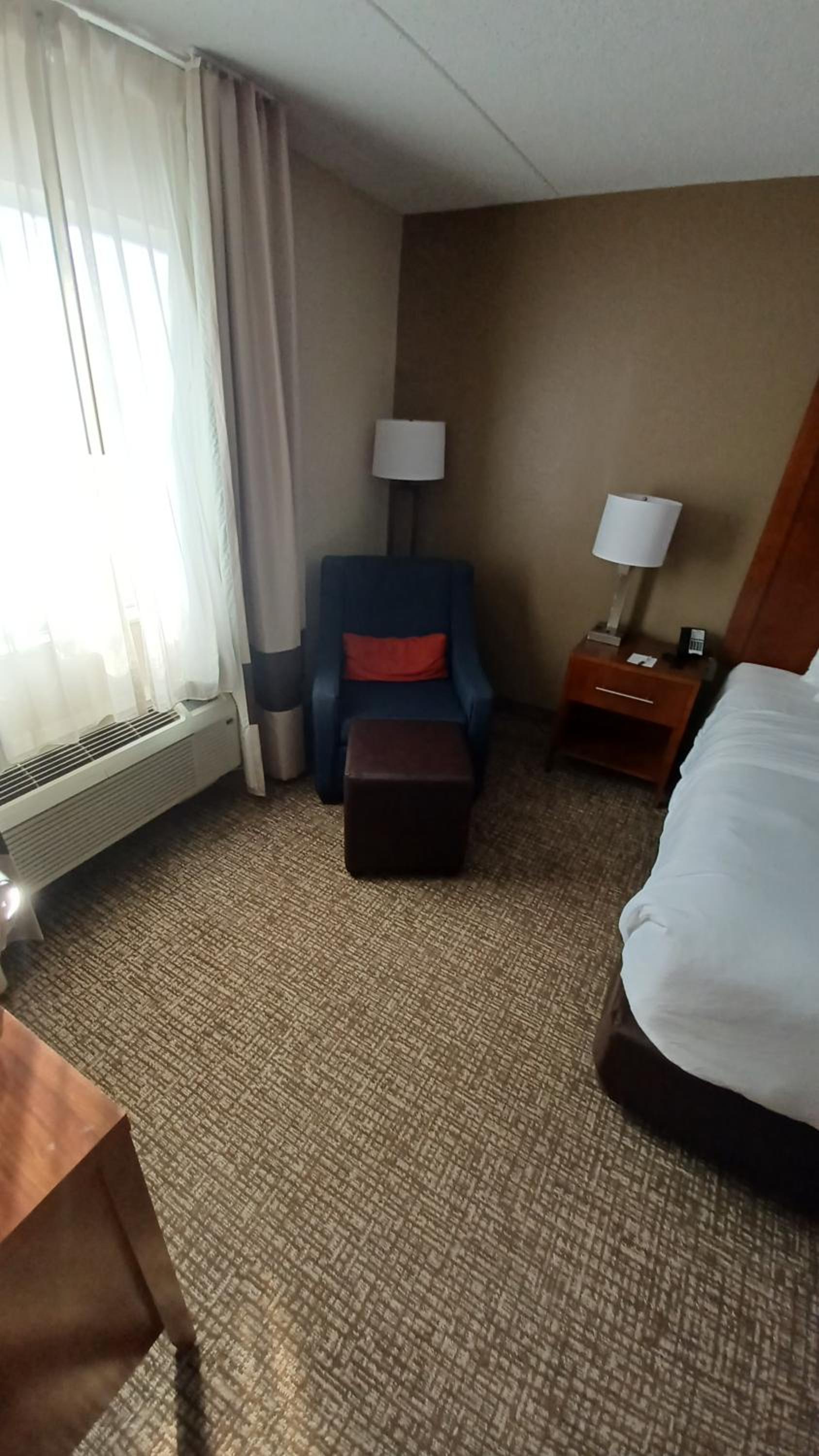 King Room - Non-Smoking - Photo 5