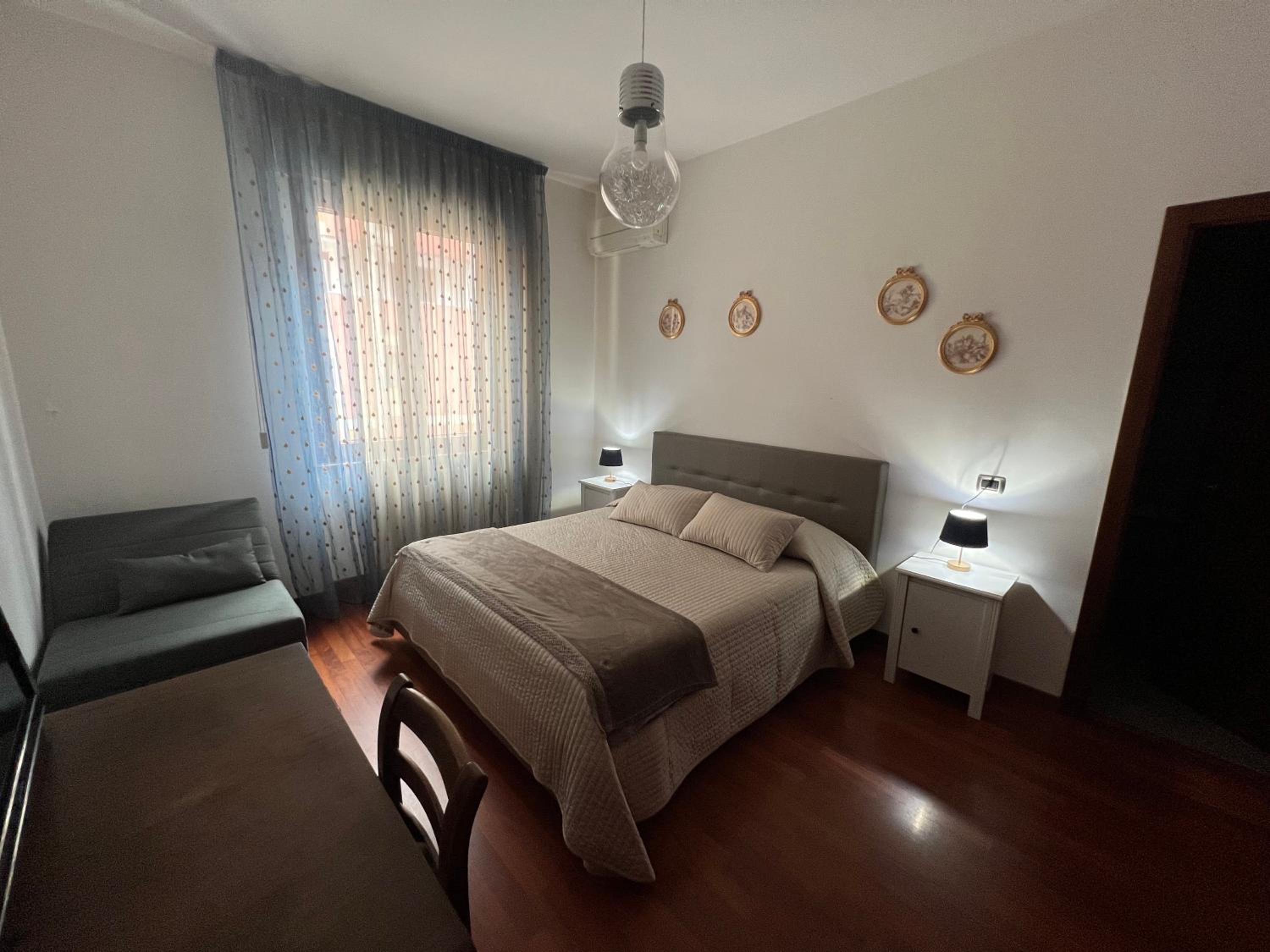 Double Room with Private Bathroom - Photo 3