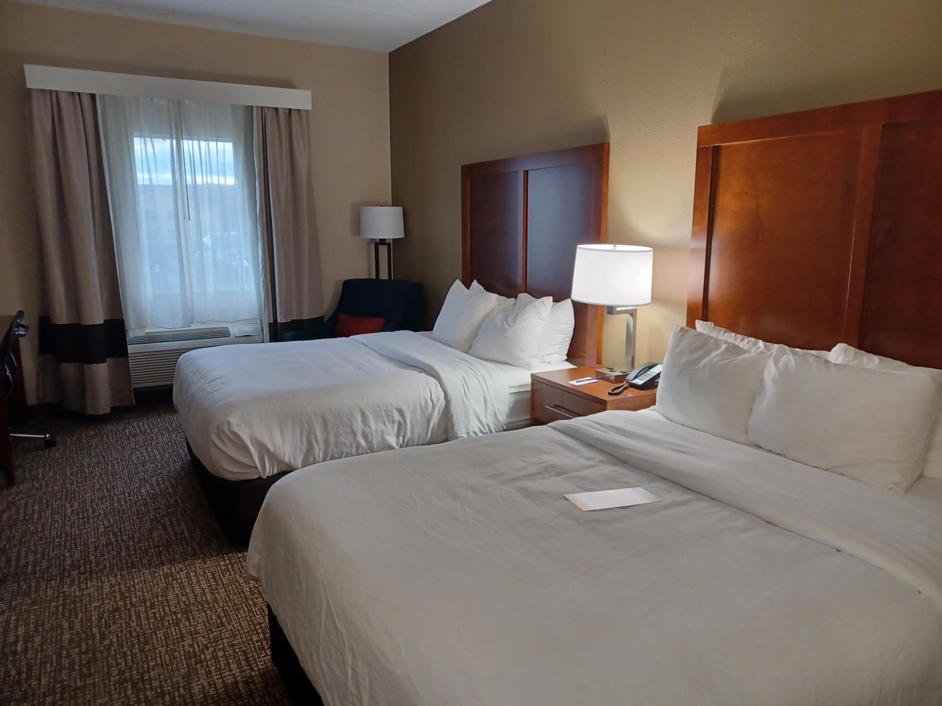 Queen Room with Two Queen Beds - Non-Smoking - Photo 1
