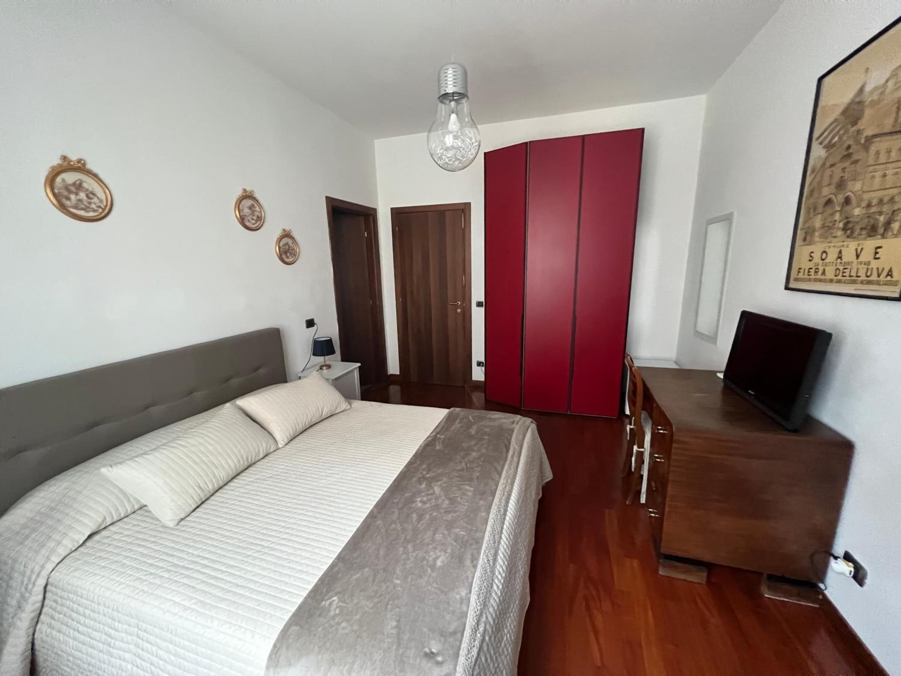 Double Room with Private Bathroom - Photo 2
