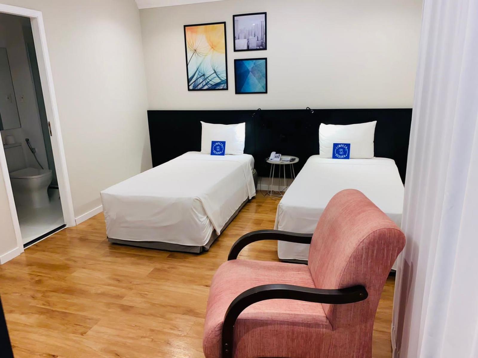 Twin Room thumbnail 5