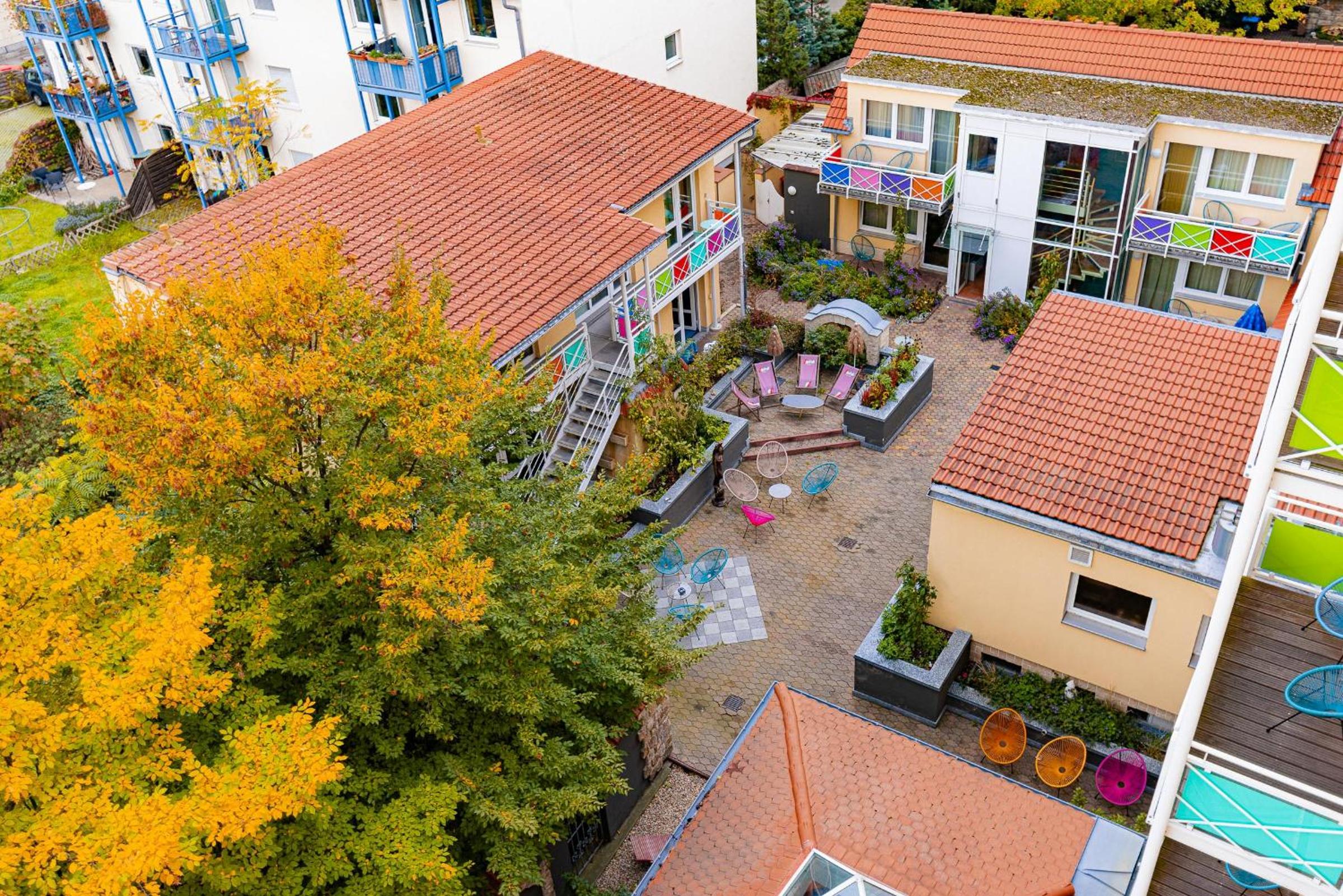 Apartment with Balcony photo 3