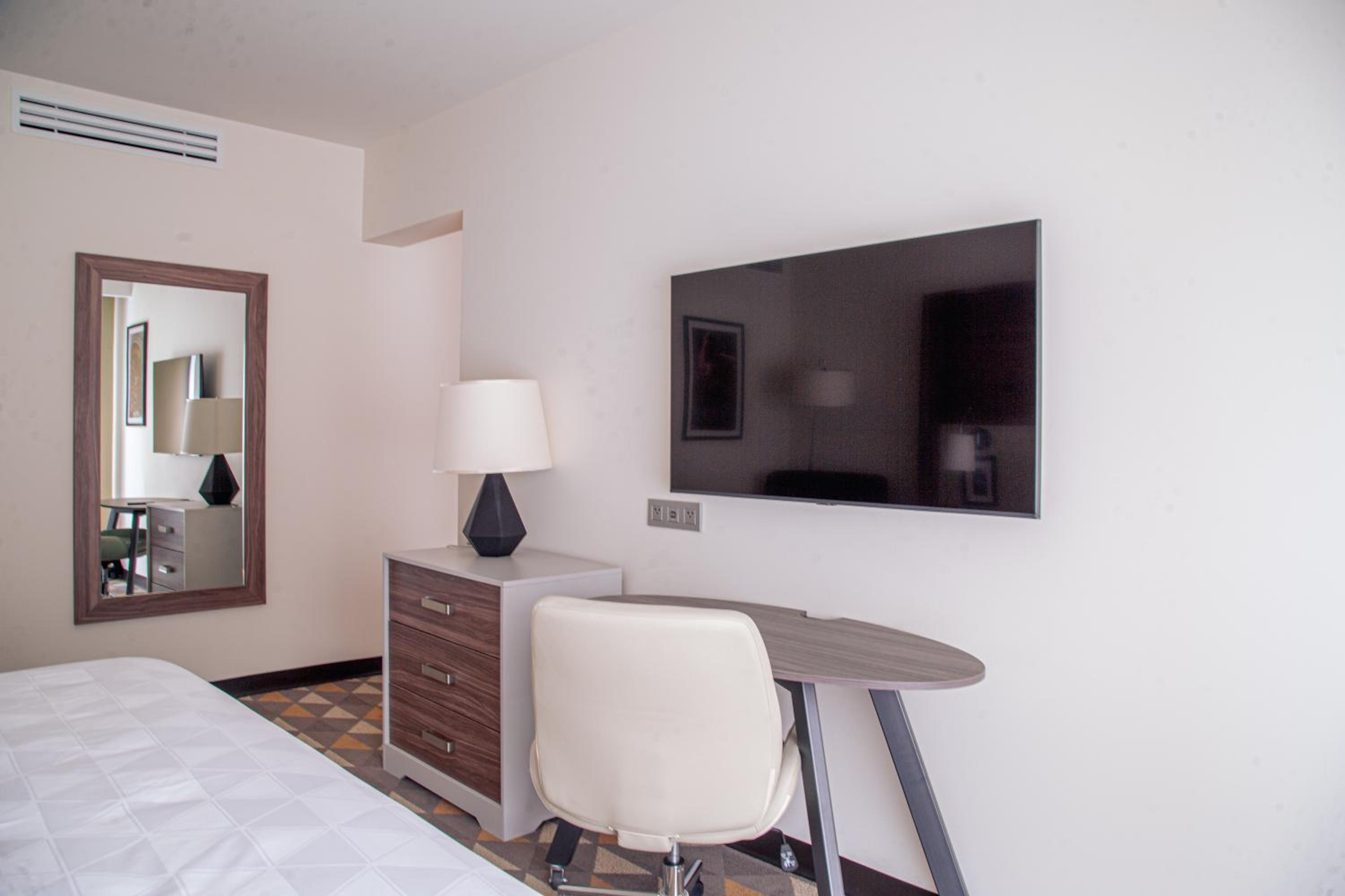 Standard Queen Room with Two Queen Beds photo 1