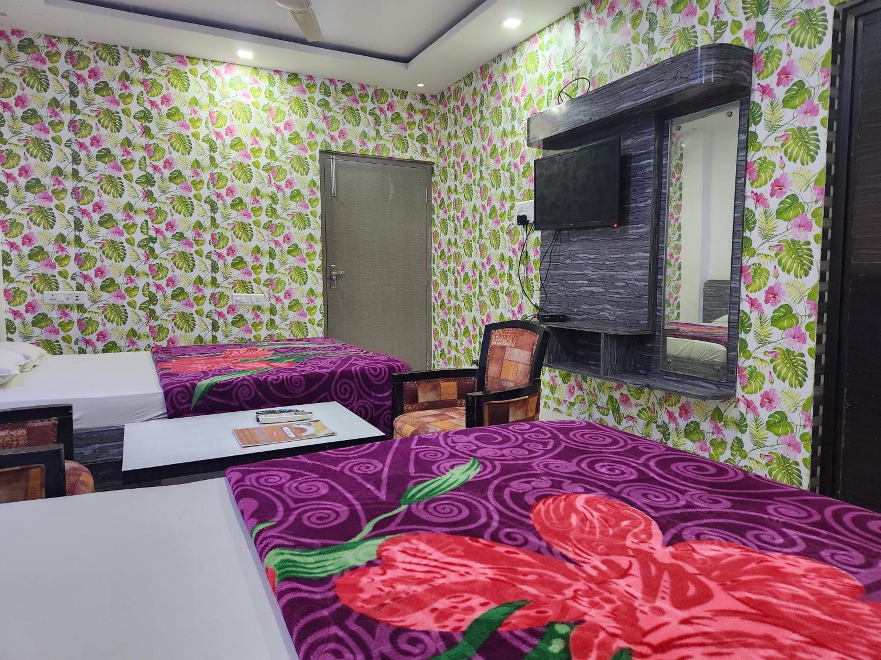Deluxe Double or Twin Room photo 3