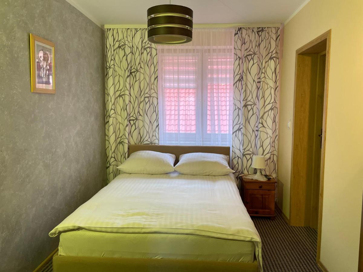 Small Double Room - Photo 2