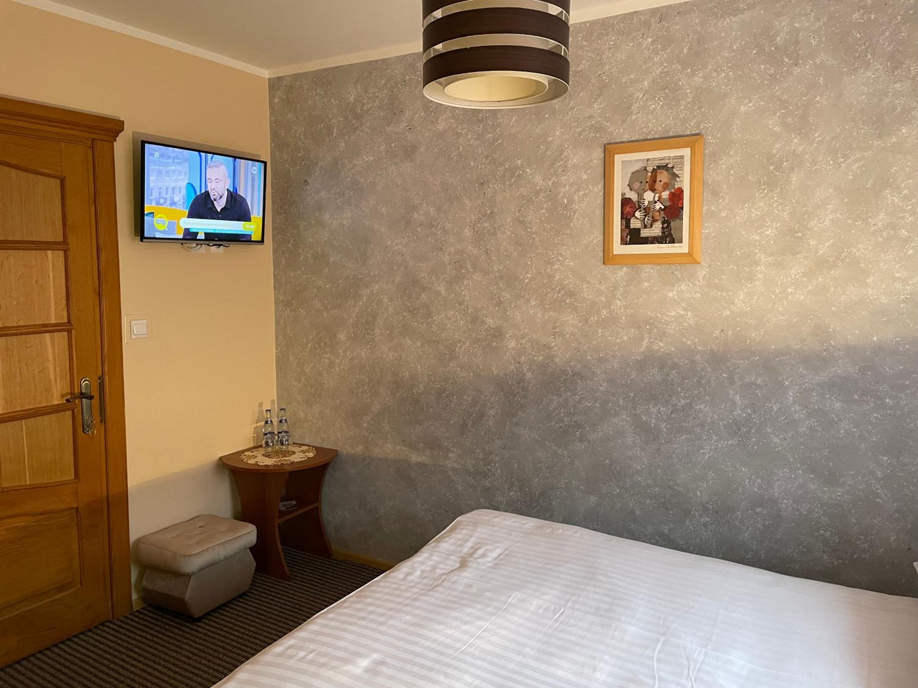 Small Double Room - Photo 1