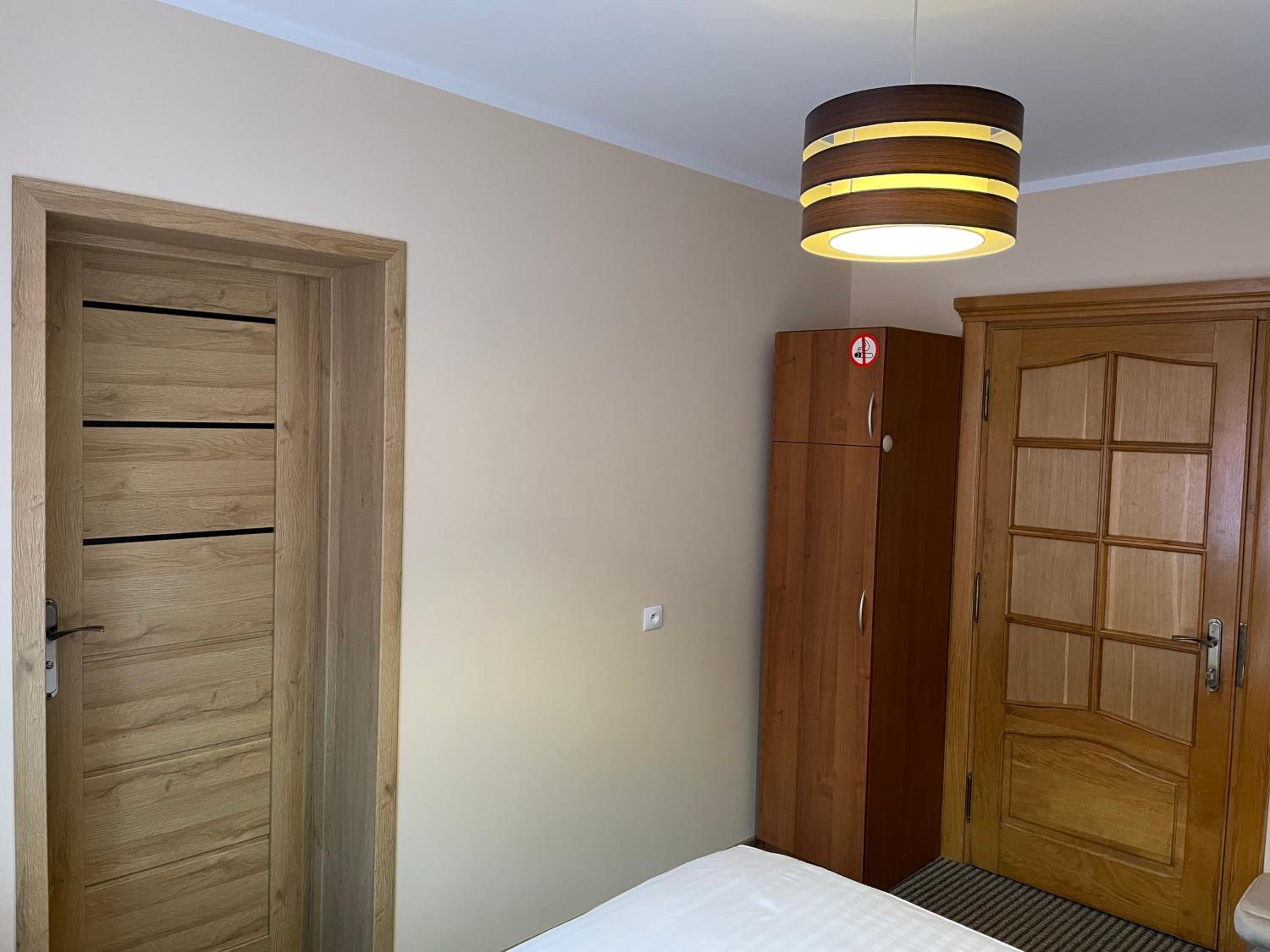 Small Double Room - Photo 3