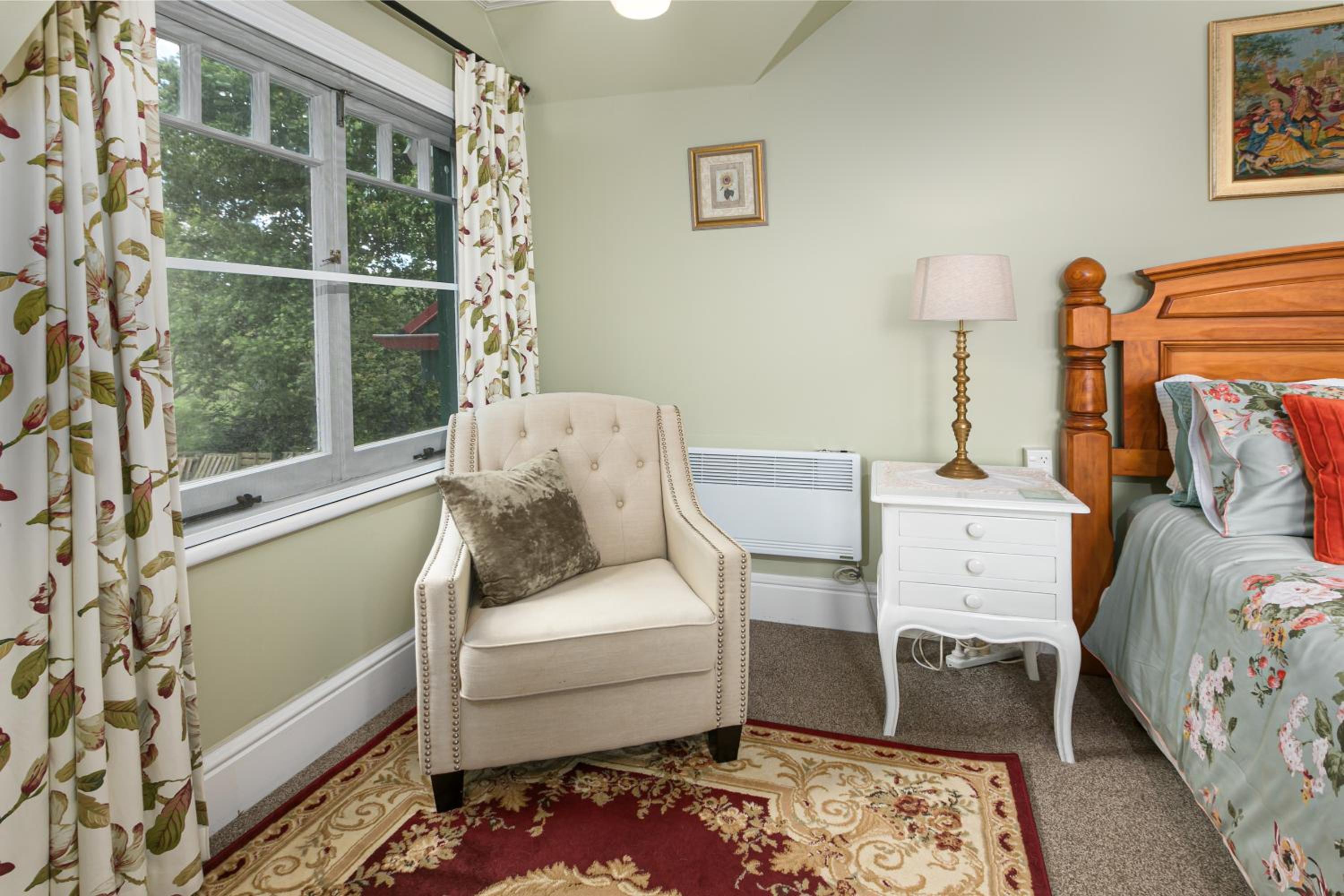 King Room with Balcony - Photo 3