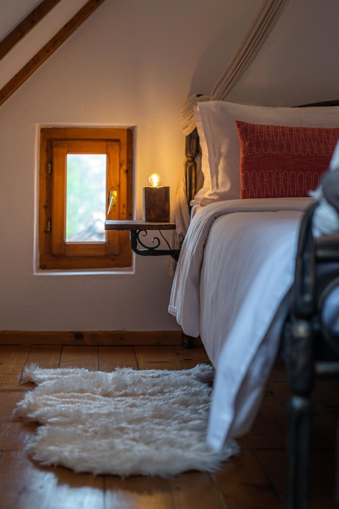 Standard Double Room with Canopy - Attic - Photo 5