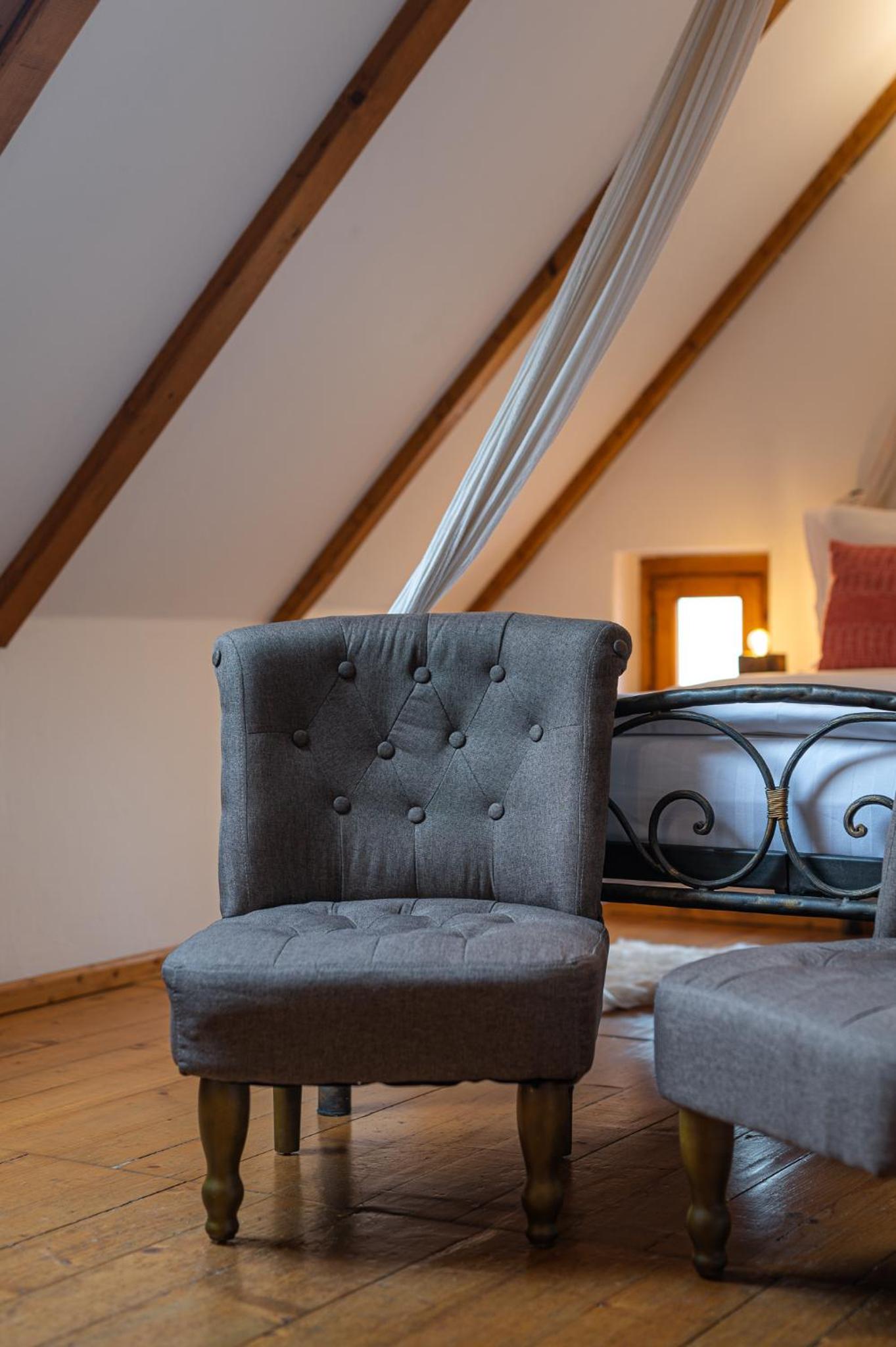 Standard Double Room with Canopy - Attic - Photo 6