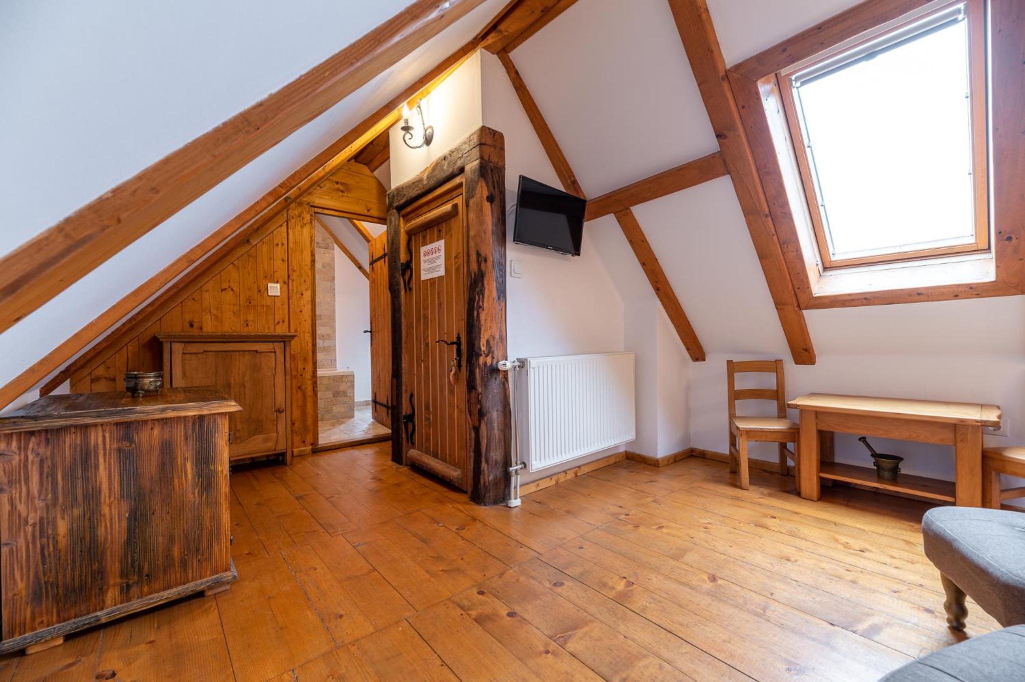 Standard Double Room with Canopy - Attic - Photo 9