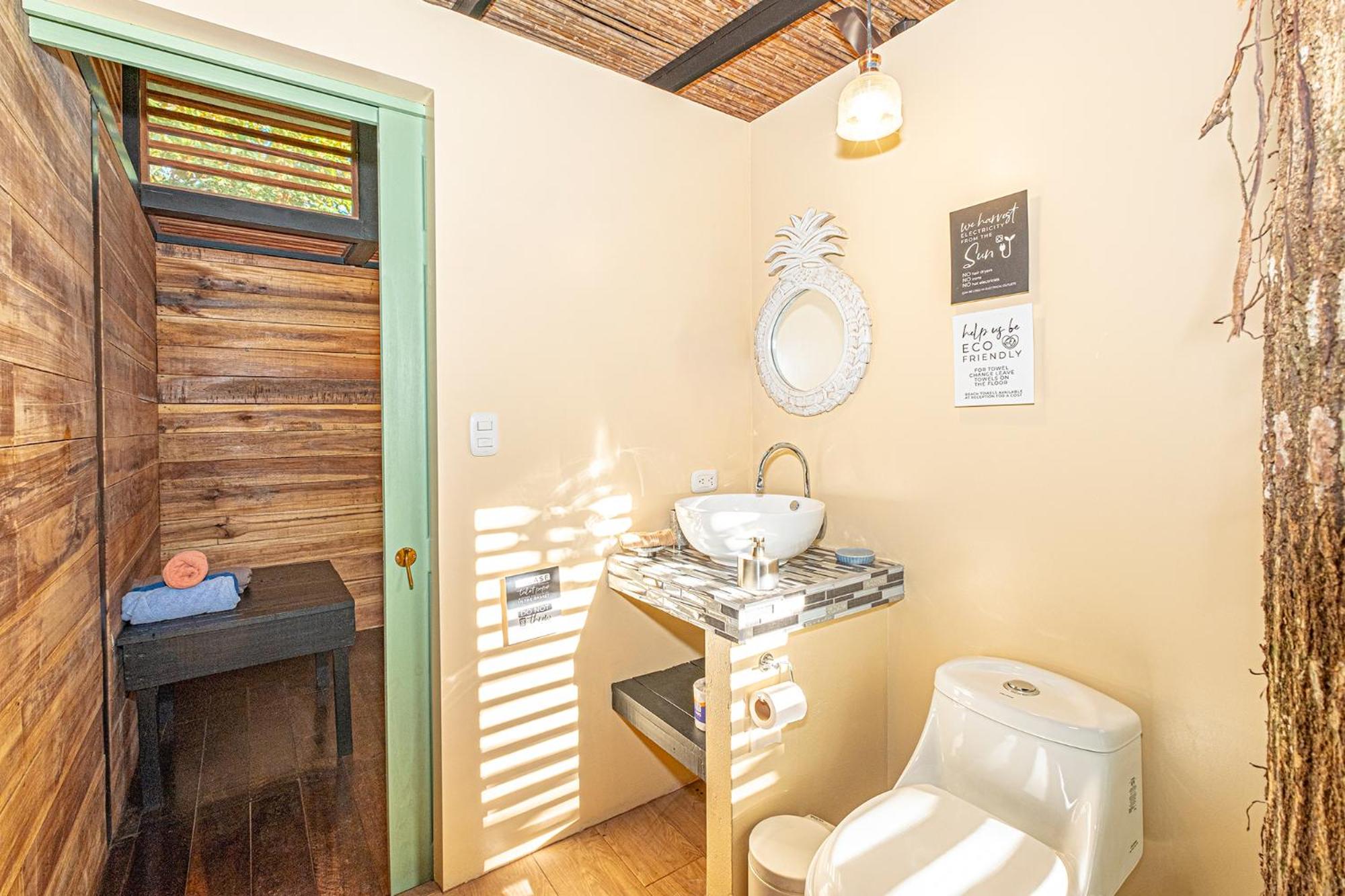 Bungalow Deluxe with Kitchen - Photo 11