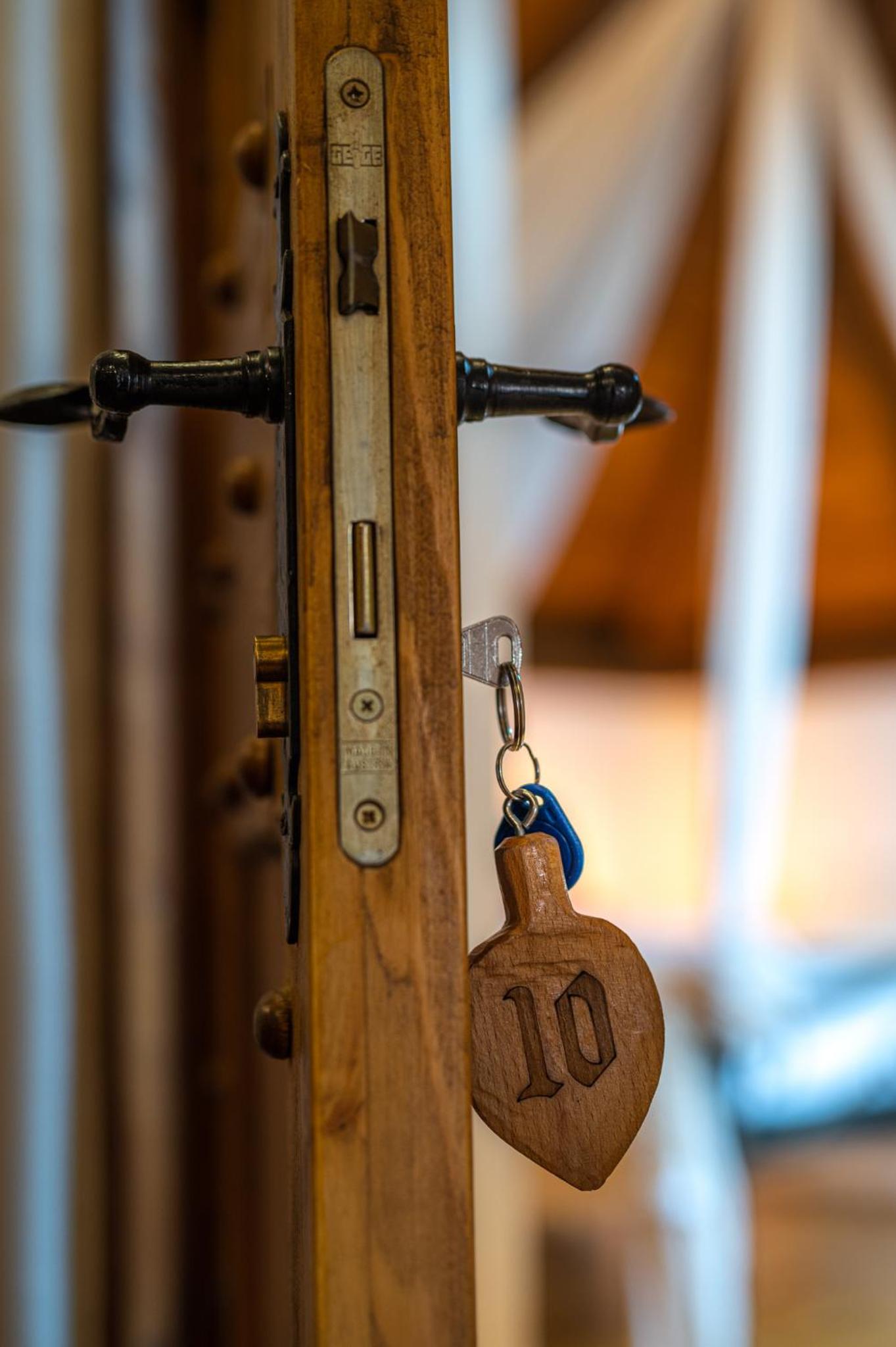 Deluxe Double Room with Canopy - Attic - Photo 7