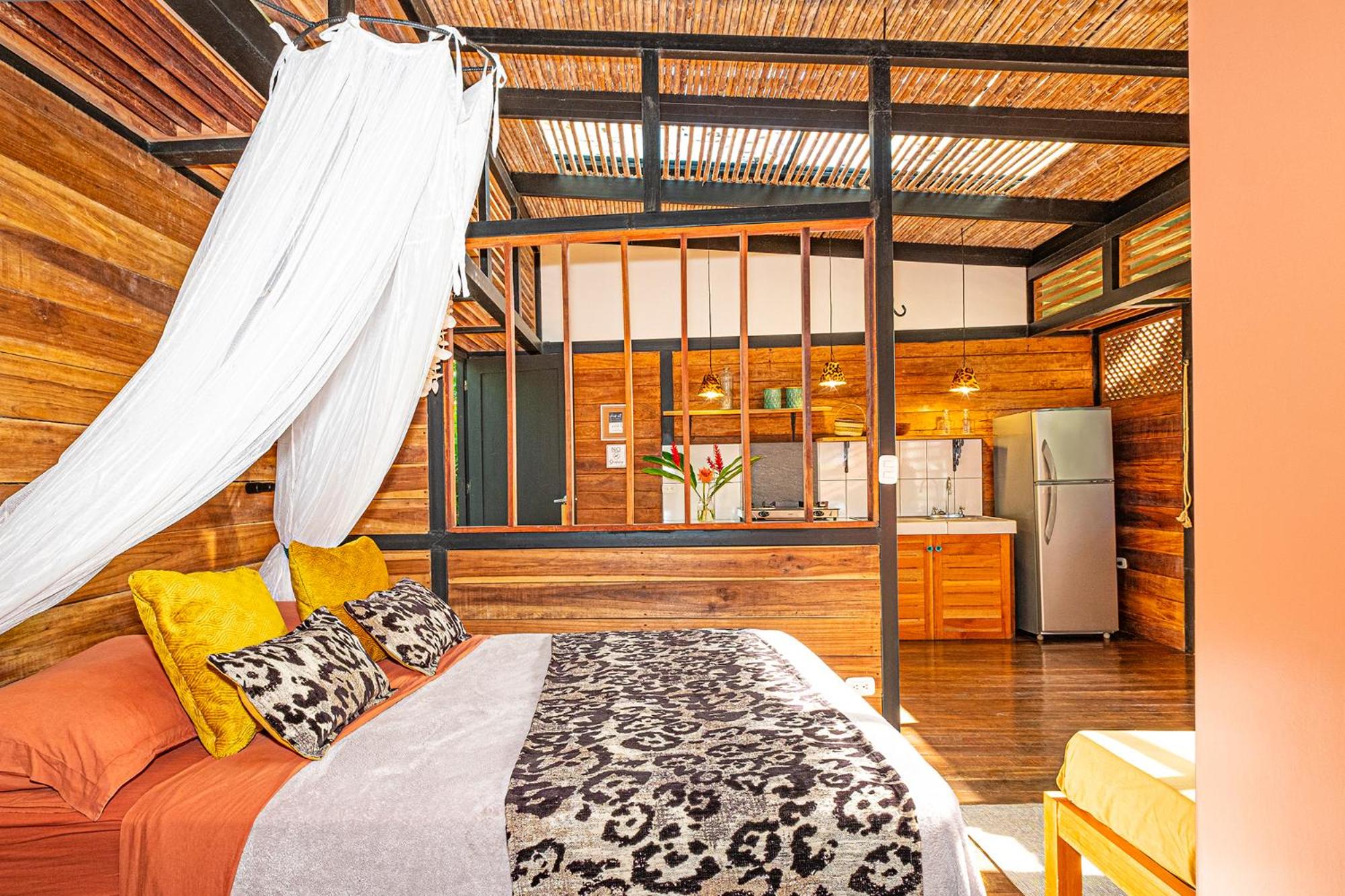 Bungalow Deluxe with Kitchen - Photo 6