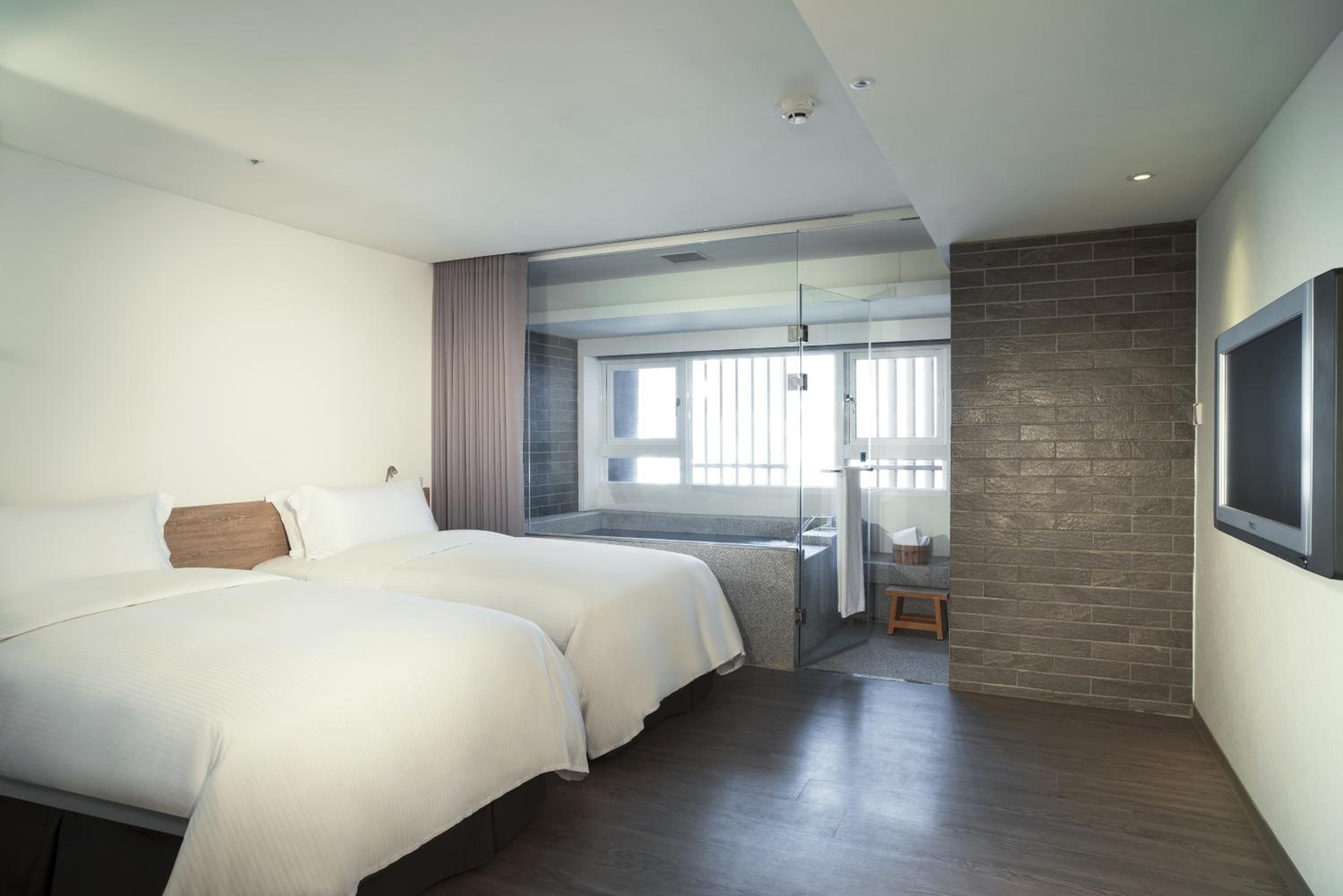 Deluxe Twin Room photo 2