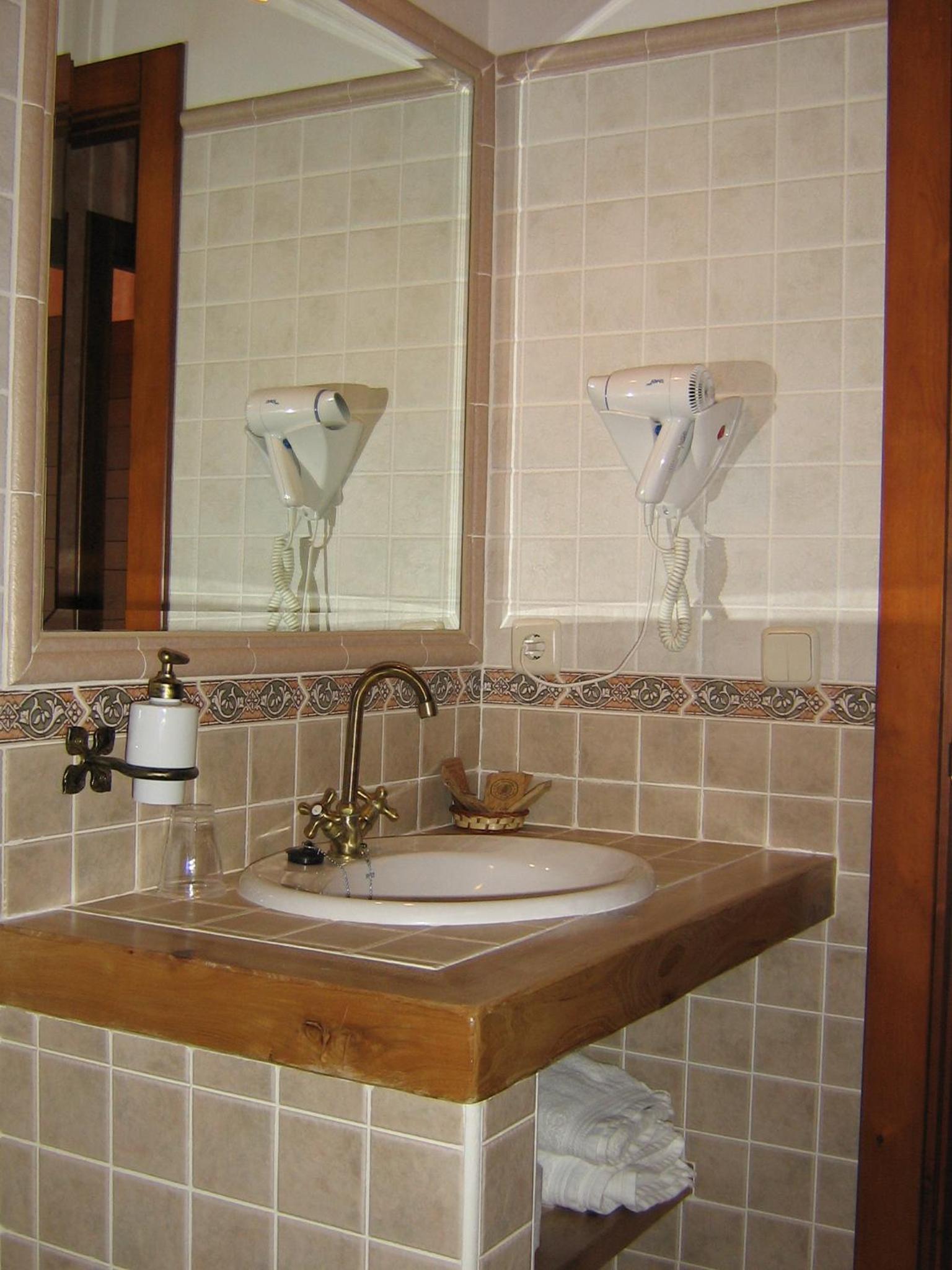 Single Room with Bathroom photo 2