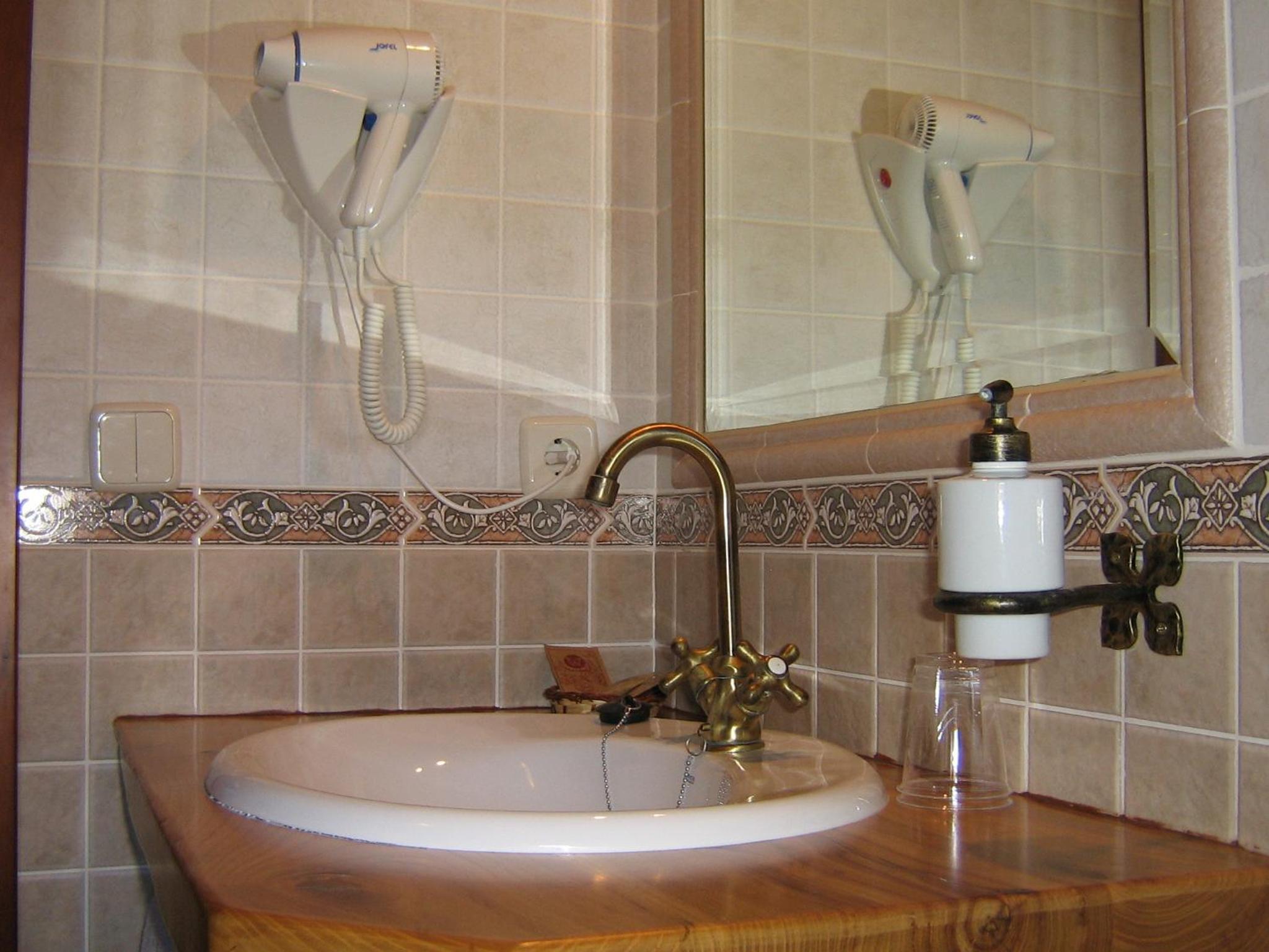 Single Room with Bathroom photo 3