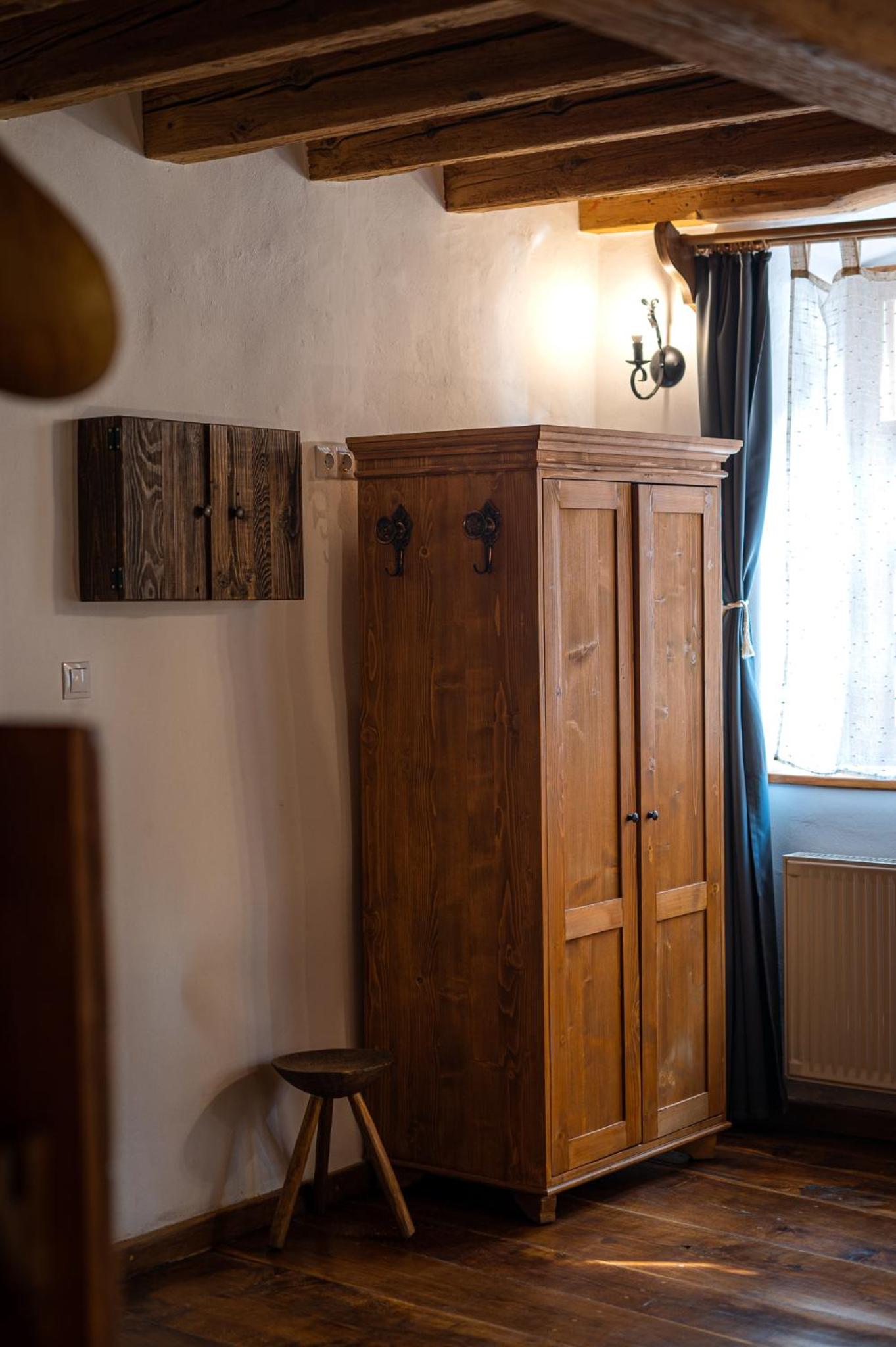 Deluxe Double Room with Canopy (2 Adults + 1 Child) - Photo 12