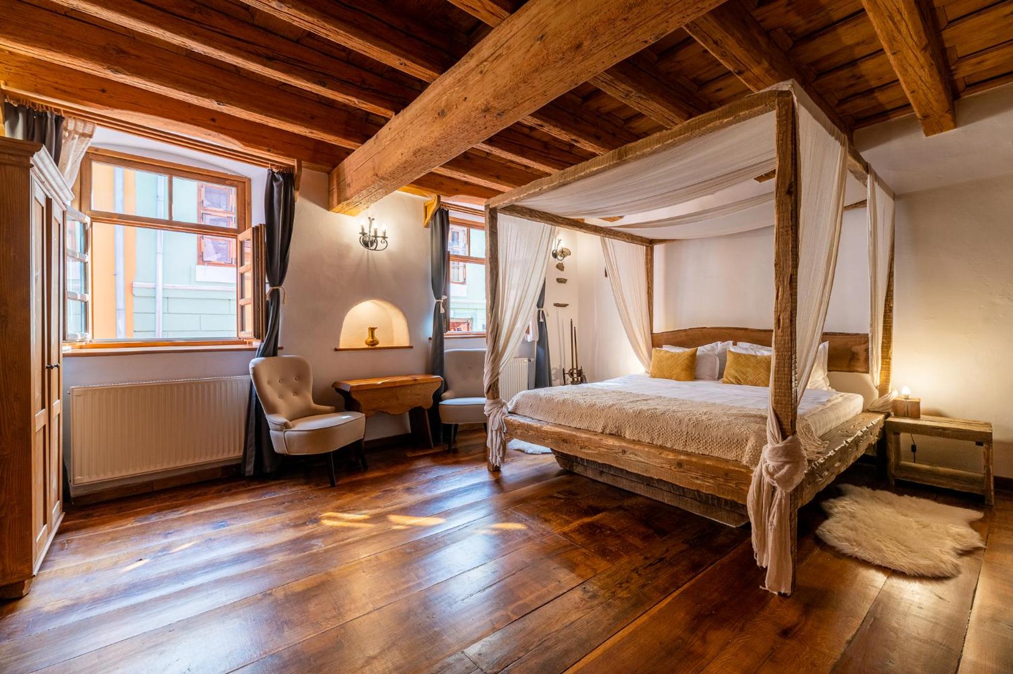Deluxe Double Room with Canopy (2 Adults + 1 Child) - Photo 19
