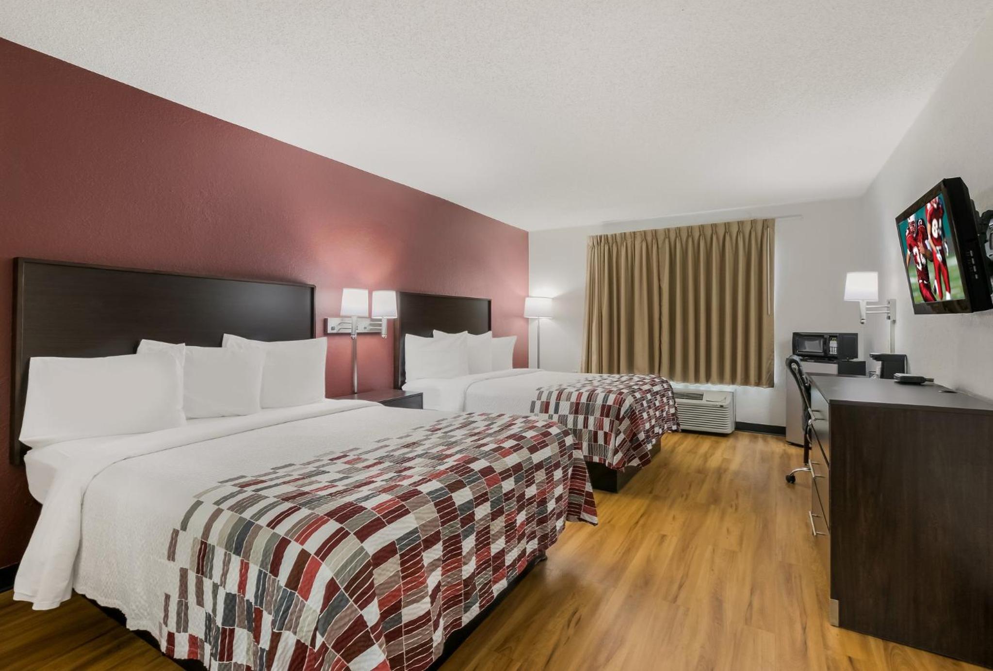 Deluxe Queen Room with Two Queen Beds - Non-Smoking - Photo 1